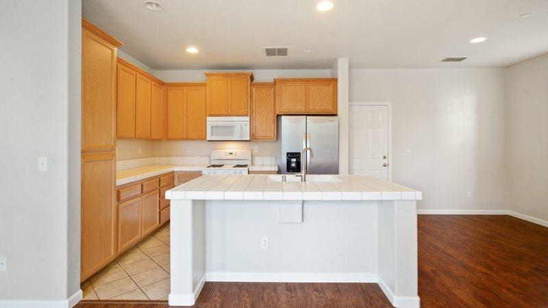 Detail Gallery Image 7 of 36 For 268 Phoenix Cir, Lincoln,  CA 95648 - 3 Beds | 2/1 Baths