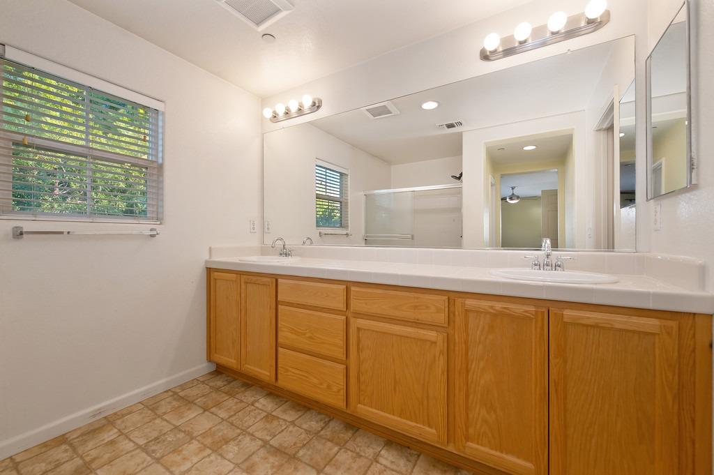 Detail Gallery Image 18 of 40 For 1372 Landmark Cir, Lincoln,  CA 95648 - 3 Beds | 2/1 Baths