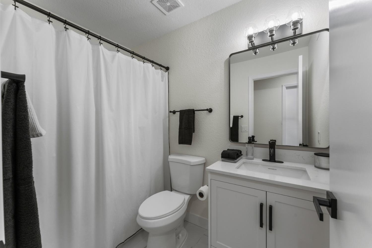 Detail Gallery Image 18 of 27 For 7033 Buskirk Dr., Sacramento,  CA 95842 - 3 Beds | 2 Baths