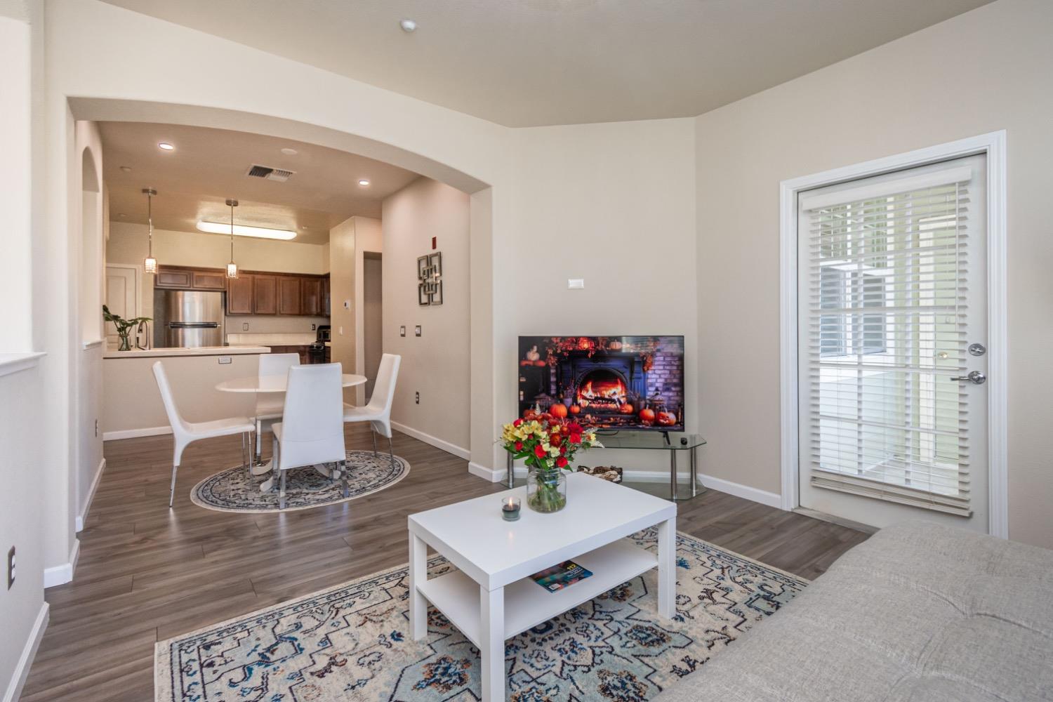 Detail Gallery Image 3 of 64 For 9640 Coney Island Cir, Elk Grove,  CA 95758 - 1 Beds | 1 Baths