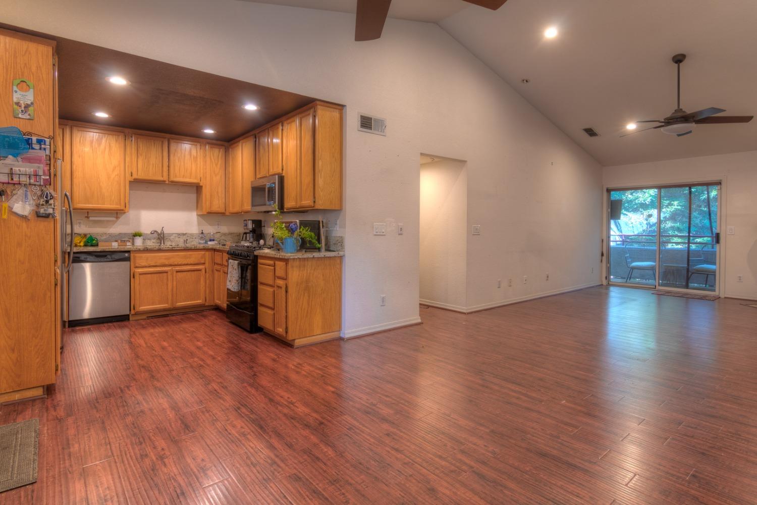 Detail Gallery Image 12 of 37 For 7340 Hamden Pl #104,  Sacramento,  CA 95842 - 3 Beds | 2 Baths