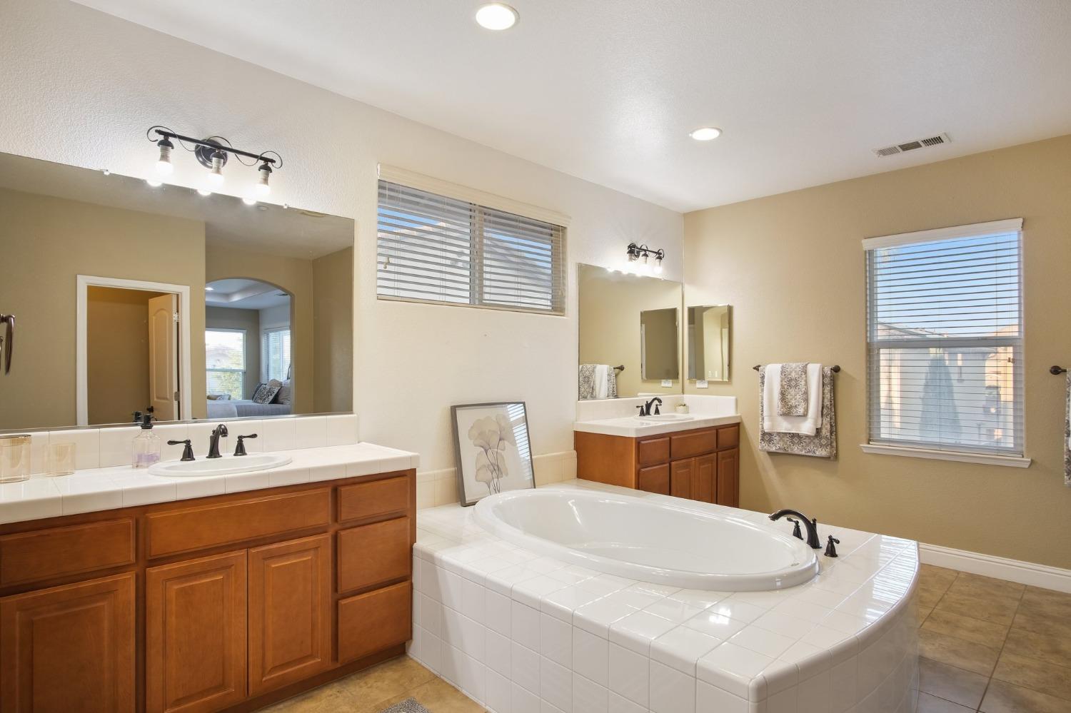 Detail Gallery Image 28 of 51 For 16834 Train Station Ct, Lathrop,  CA 95330 - 5 Beds | 3/1 Baths