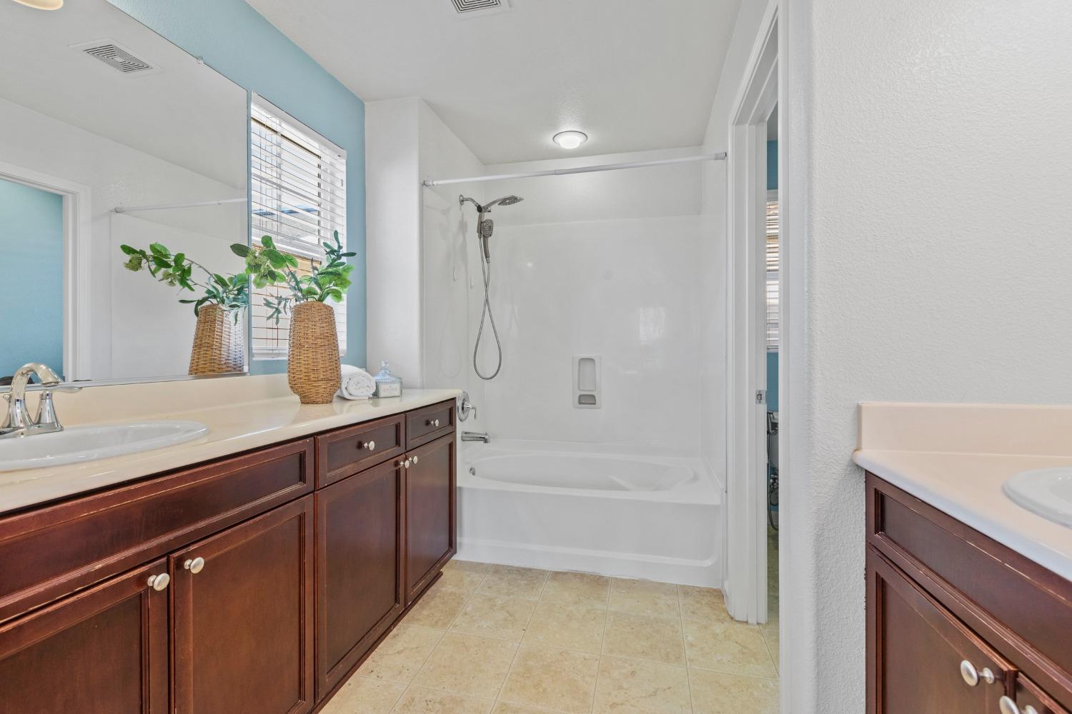 Detail Gallery Image 25 of 44 For 1192 Impressionist Loop, Roseville,  CA 95747 - 3 Beds | 2/1 Baths