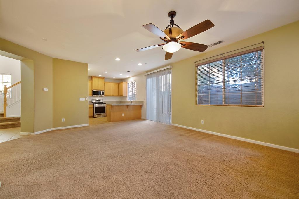 Detail Gallery Image 7 of 40 For 1372 Landmark Cir, Lincoln,  CA 95648 - 3 Beds | 2/1 Baths