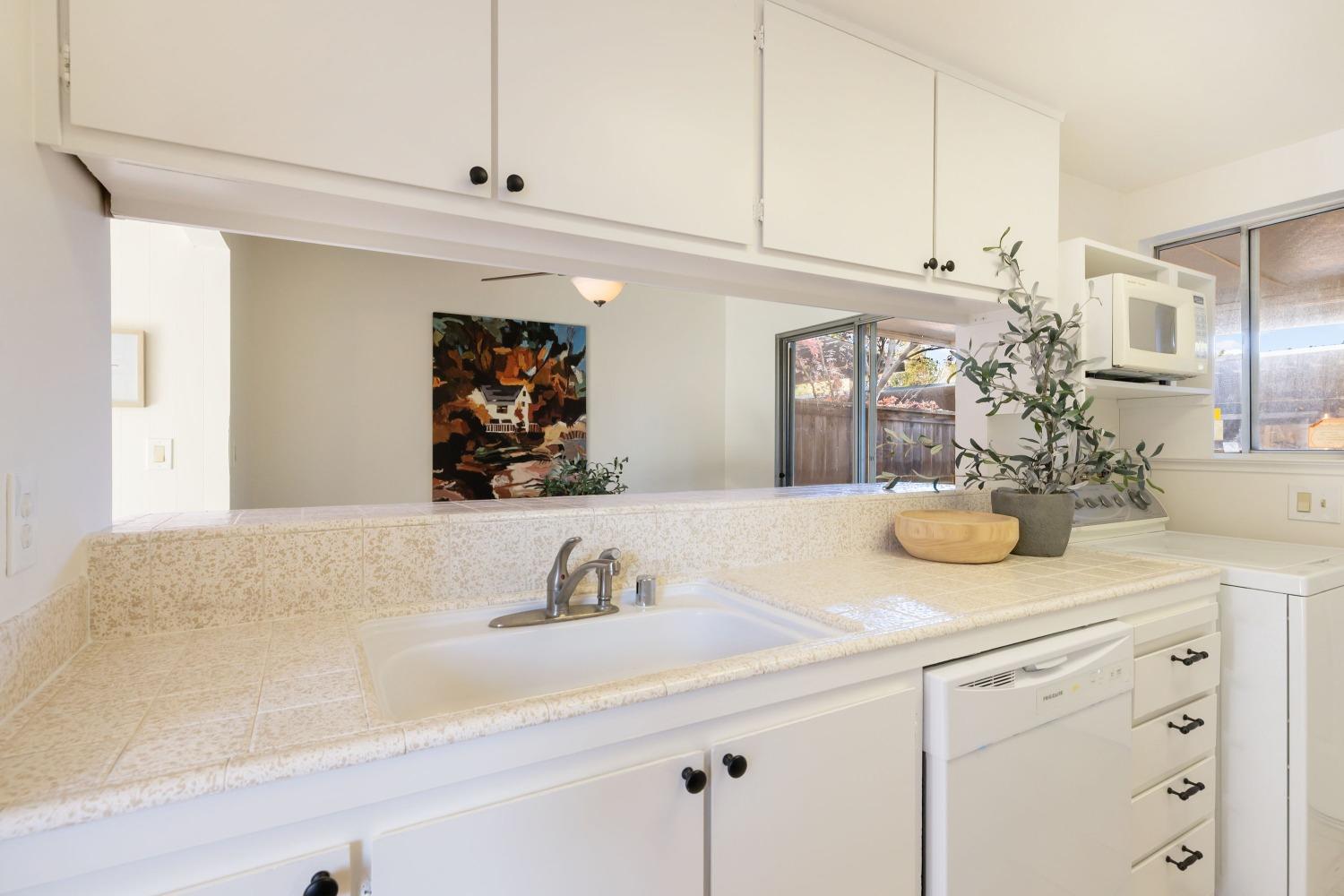 Detail Gallery Image 12 of 32 For 4060 Knoll Top Ct, Carmichael,  CA 95608 - 2 Beds | 1/1 Baths