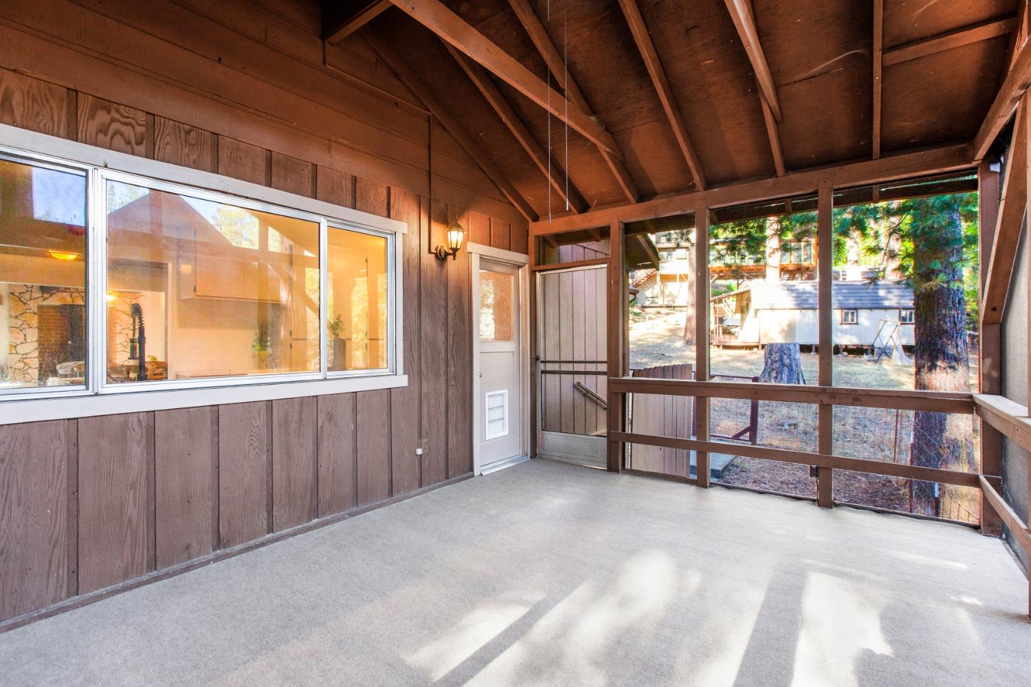 Detail Gallery Image 11 of 35 For 6229 Speckled Rd, Pollock Pines,  CA 95726 - 4 Beds | 2/1 Baths