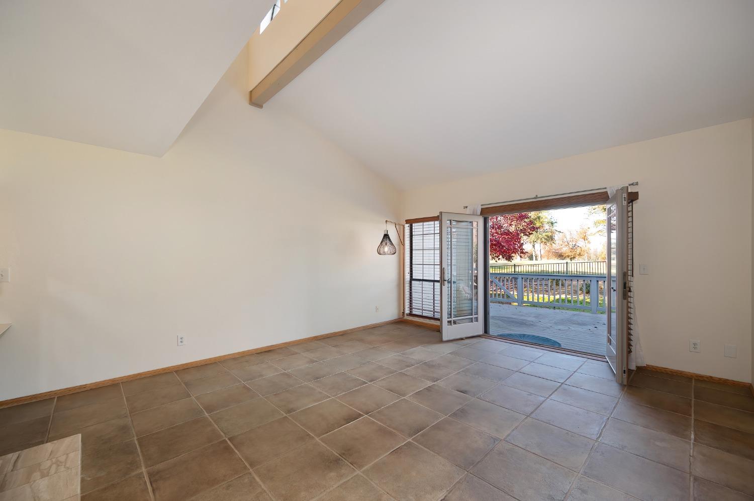 Detail Gallery Image 10 of 52 For 293 Castlewood Cir, Roseville,  CA 95678 - 2 Beds | 2/1 Baths