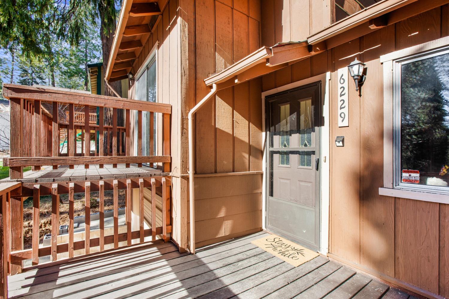 Detail Gallery Image 2 of 35 For 6229 Speckled Rd, Pollock Pines,  CA 95726 - 4 Beds | 2/1 Baths