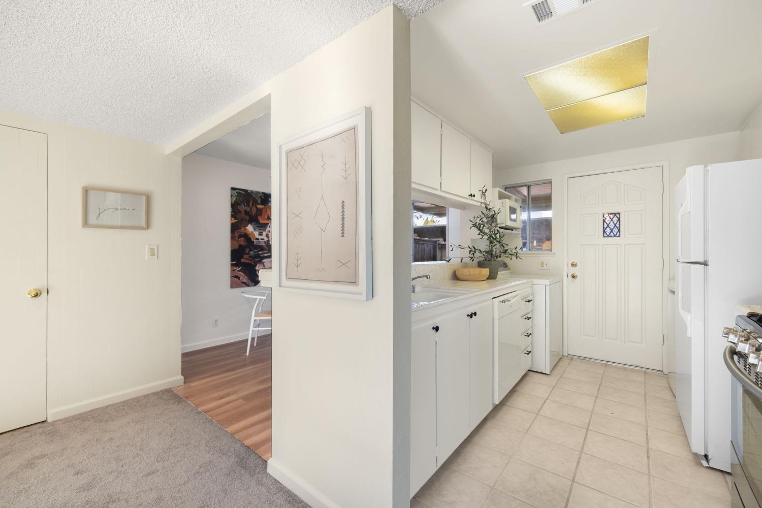 Detail Gallery Image 10 of 32 For 4060 Knoll Top Ct, Carmichael,  CA 95608 - 2 Beds | 1/1 Baths