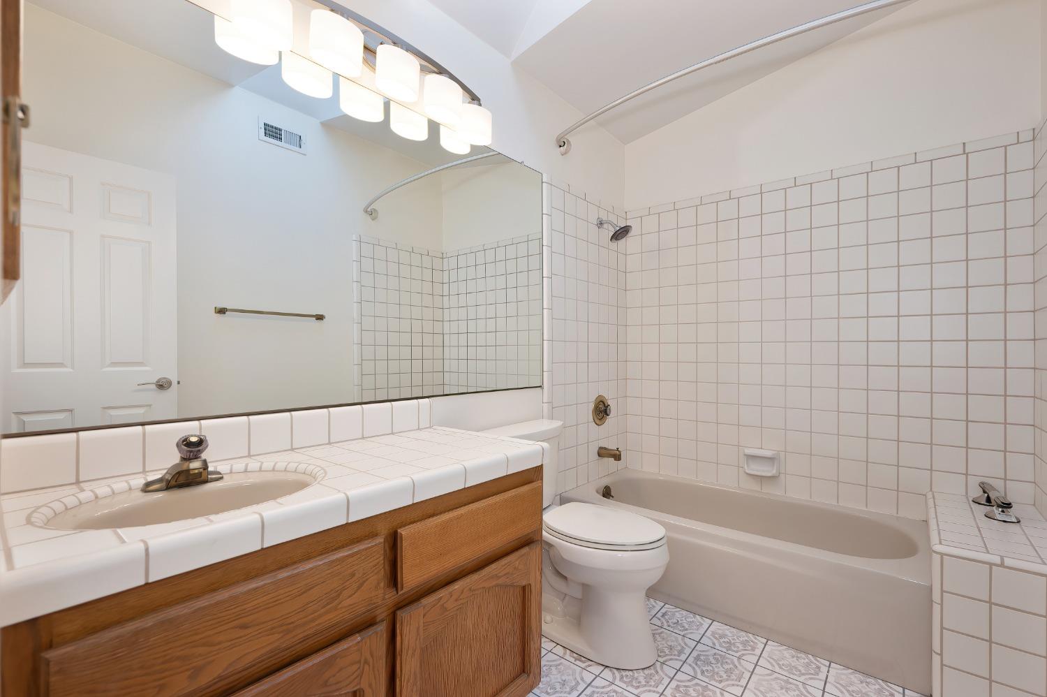 Detail Gallery Image 36 of 52 For 293 Castlewood Cir, Roseville,  CA 95678 - 2 Beds | 2/1 Baths