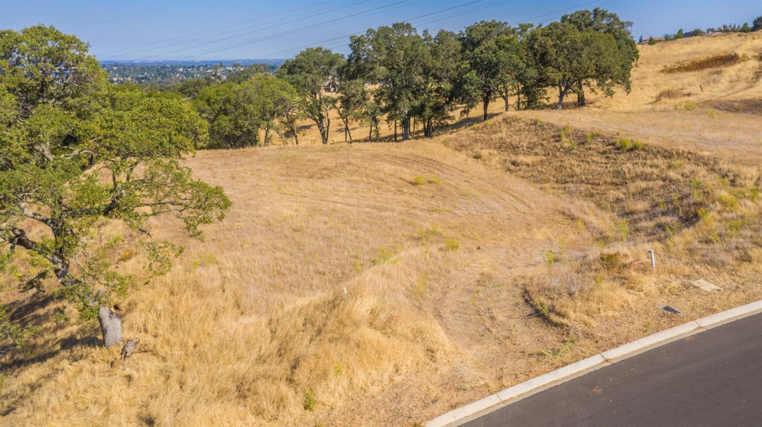 Detail Gallery Image 4 of 22 For 4940 Greyson Creek Dr, El Dorado Hills,  CA 95762 - 3 Beds | 4/1 Baths