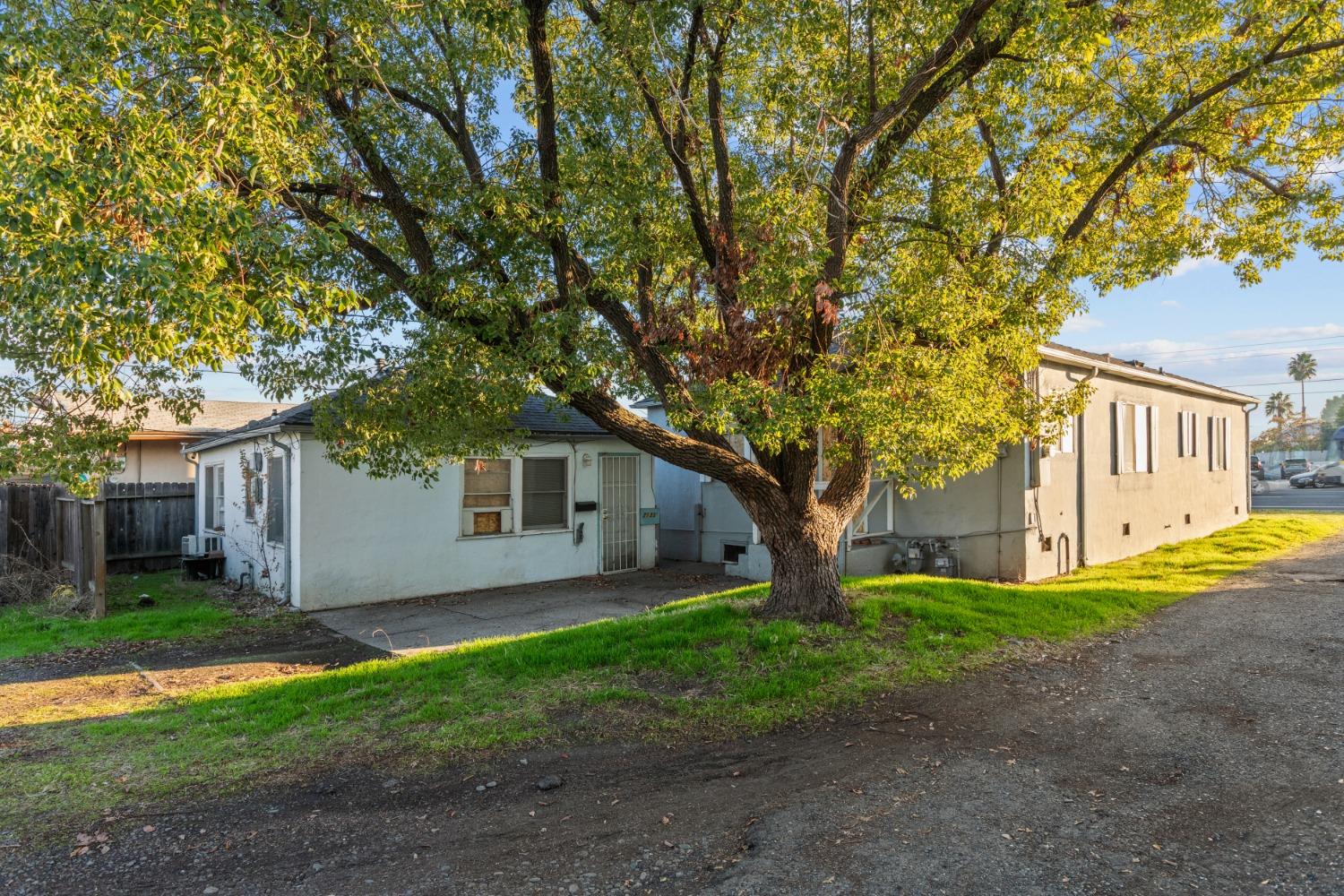 Detail Gallery Image 4 of 16 For 2133 Marconi Ave, Sacramento,  CA 95821 - 4 Beds | 2 Baths