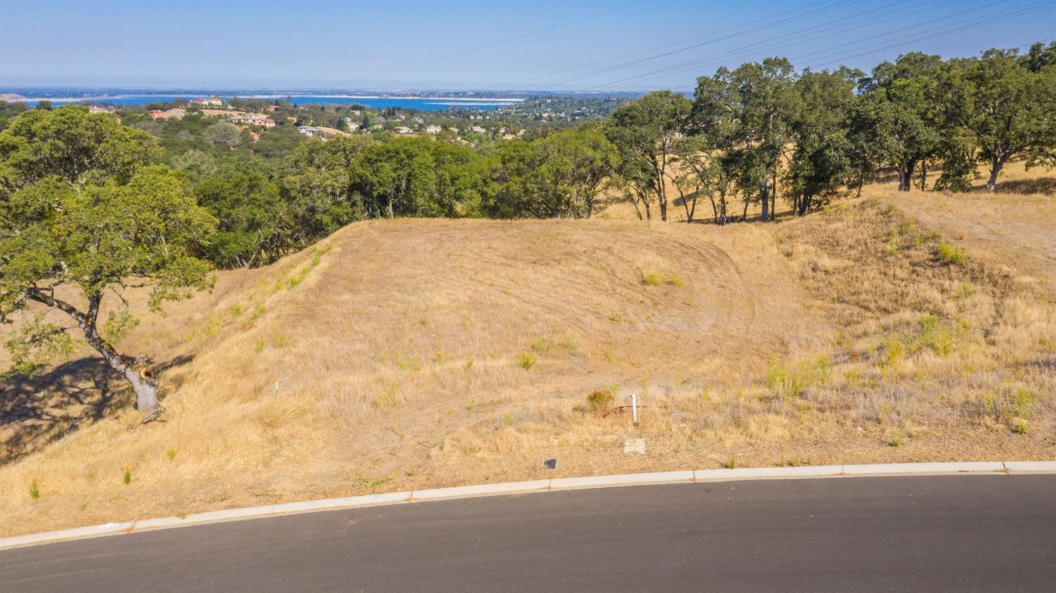 Detail Gallery Image 5 of 22 For 4940 Greyson Creek Dr, El Dorado Hills,  CA 95762 - 3 Beds | 4/1 Baths