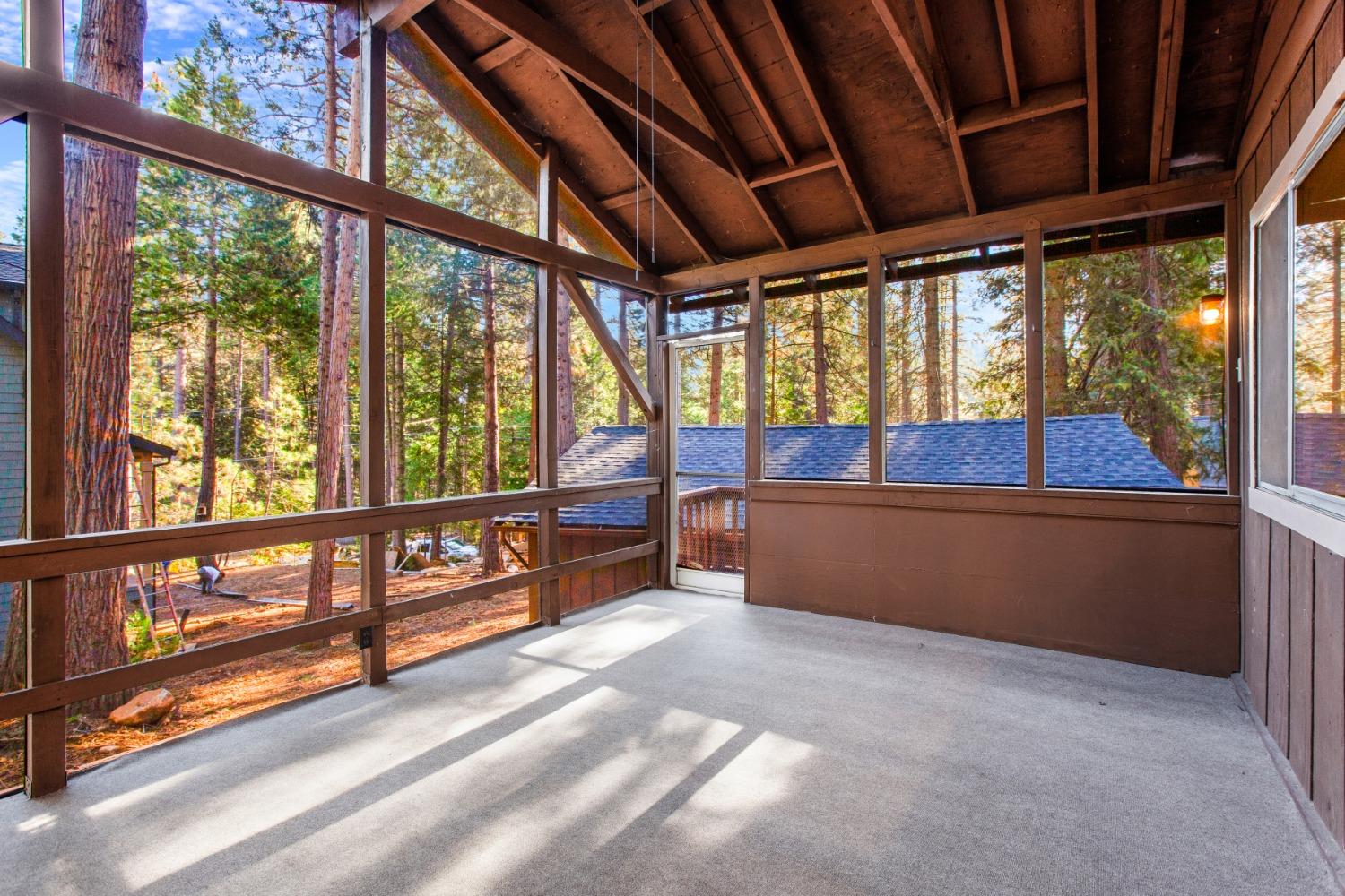 Detail Gallery Image 12 of 35 For 6229 Speckled Rd, Pollock Pines,  CA 95726 - 4 Beds | 2/1 Baths