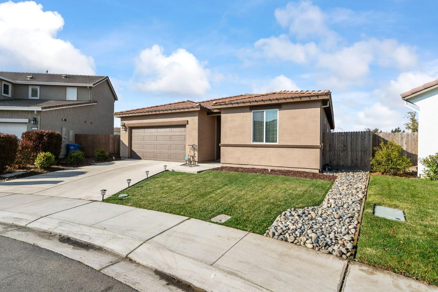 Detail Gallery Image 4 of 40 For 1407 Copperfield Ave, Manteca,  CA 95337 - 3 Beds | 2 Baths