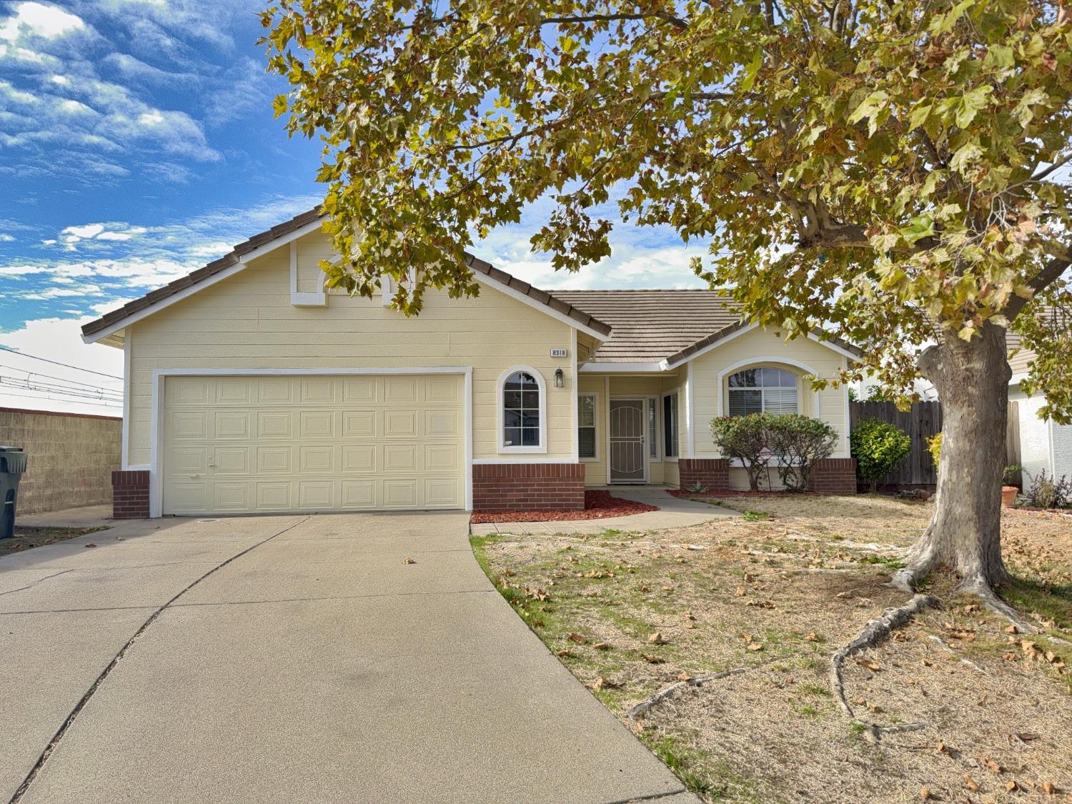 Detail Gallery Image 1 of 22 For 8318 Sunny Creek Way, Sacramento,  CA 95823 - 3 Beds | 2 Baths