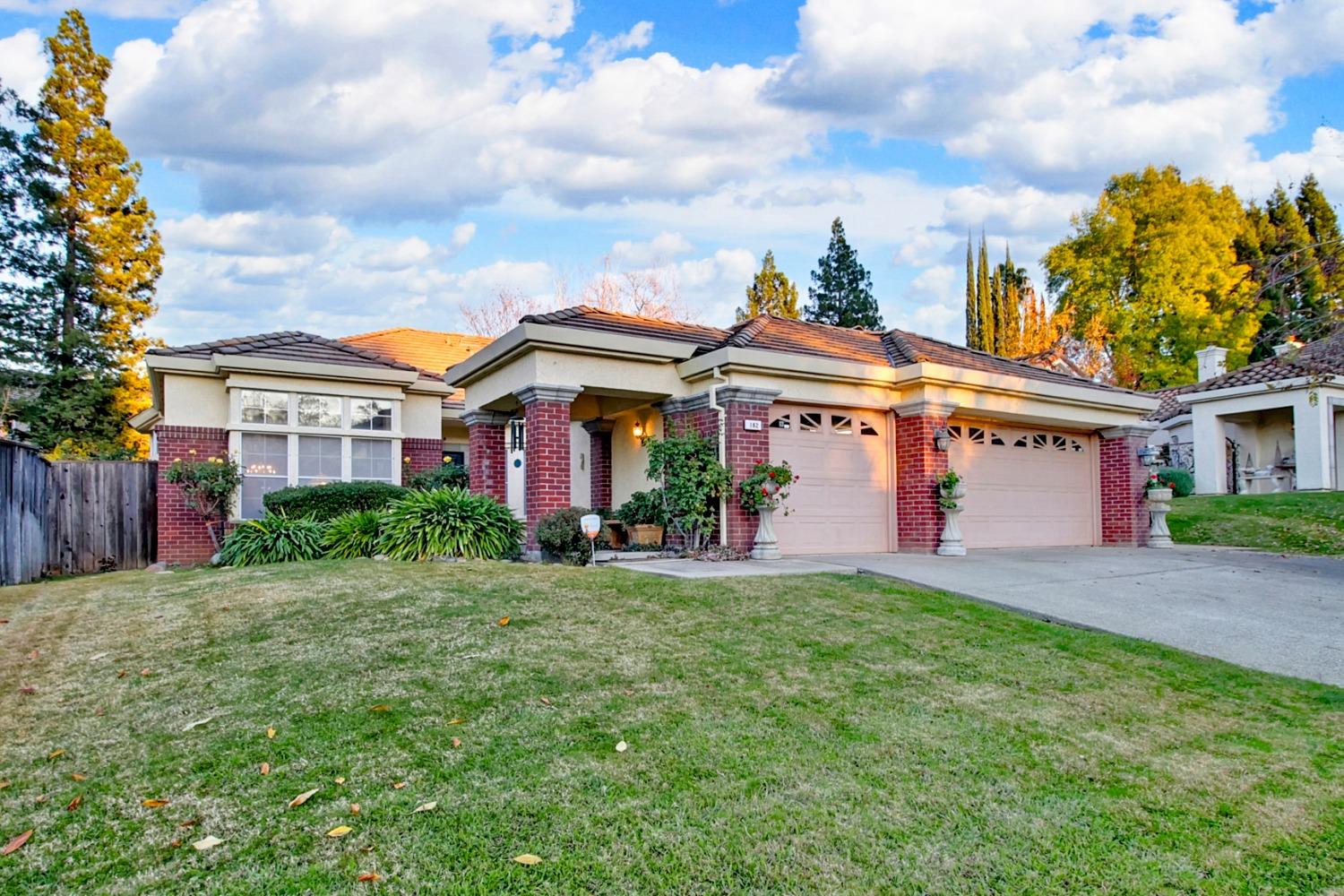 Detail Gallery Image 2 of 22 For 182 John Henry Cir, Folsom,  CA 95630 - 4 Beds | 2 Baths