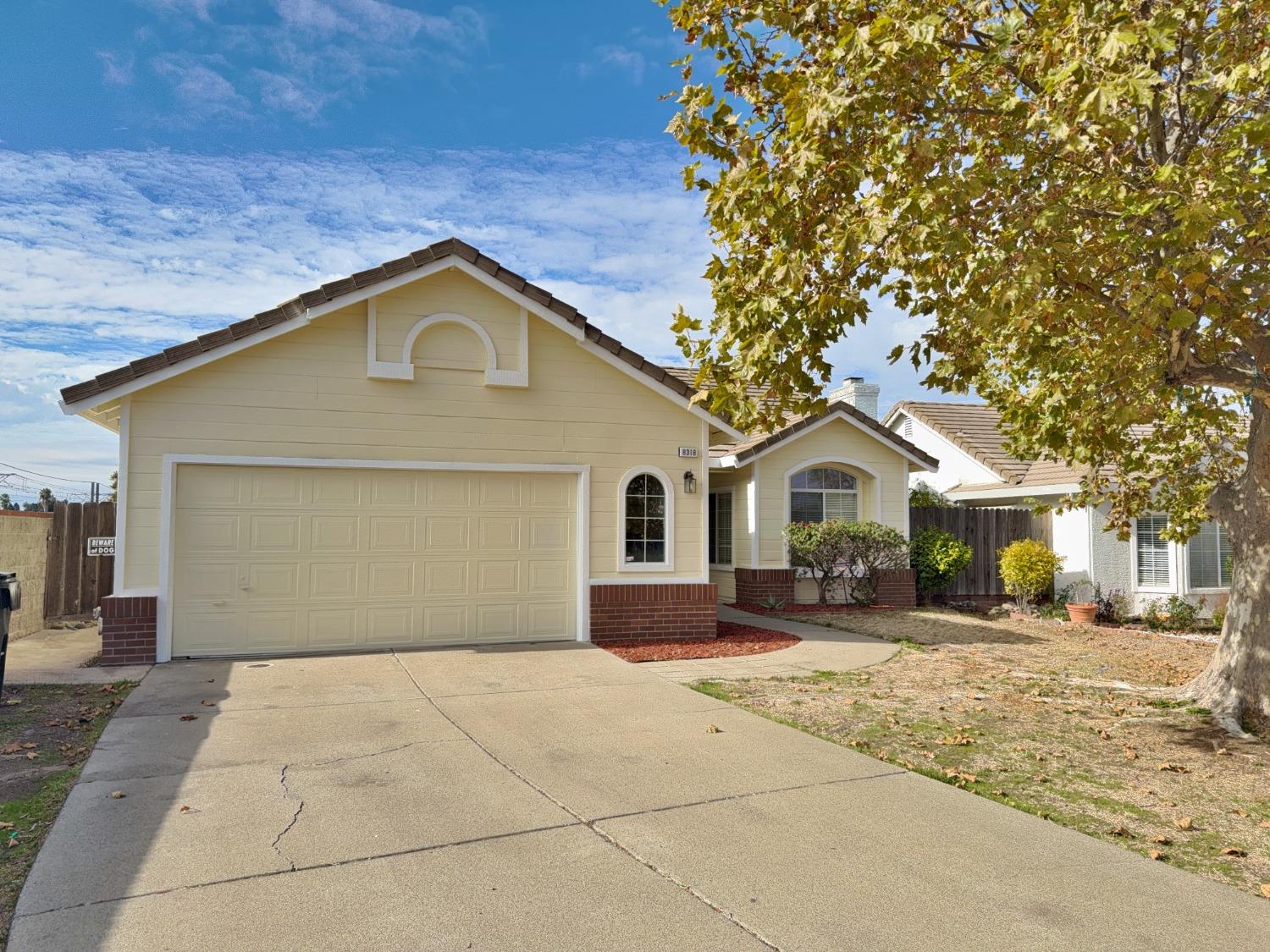 Detail Gallery Image 2 of 22 For 8318 Sunny Creek Way, Sacramento,  CA 95823 - 3 Beds | 2 Baths