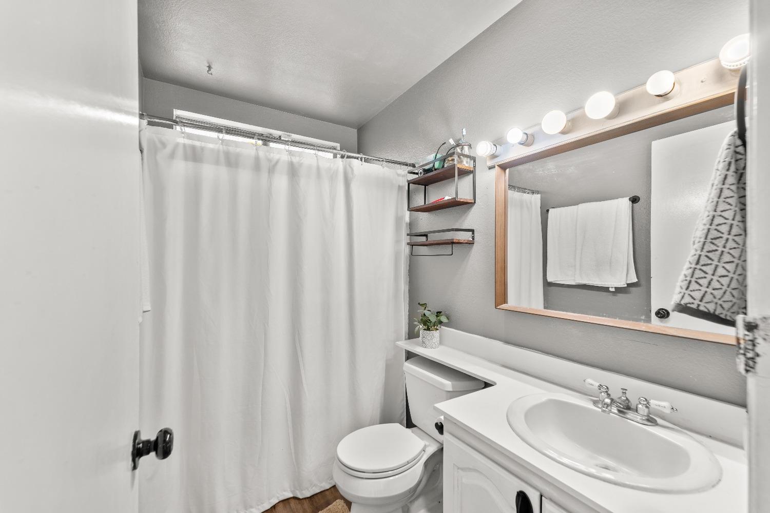 Detail Gallery Image 18 of 29 For 6160 Logan St, Sacramento,  CA 95824 - 4 Beds | 2 Baths