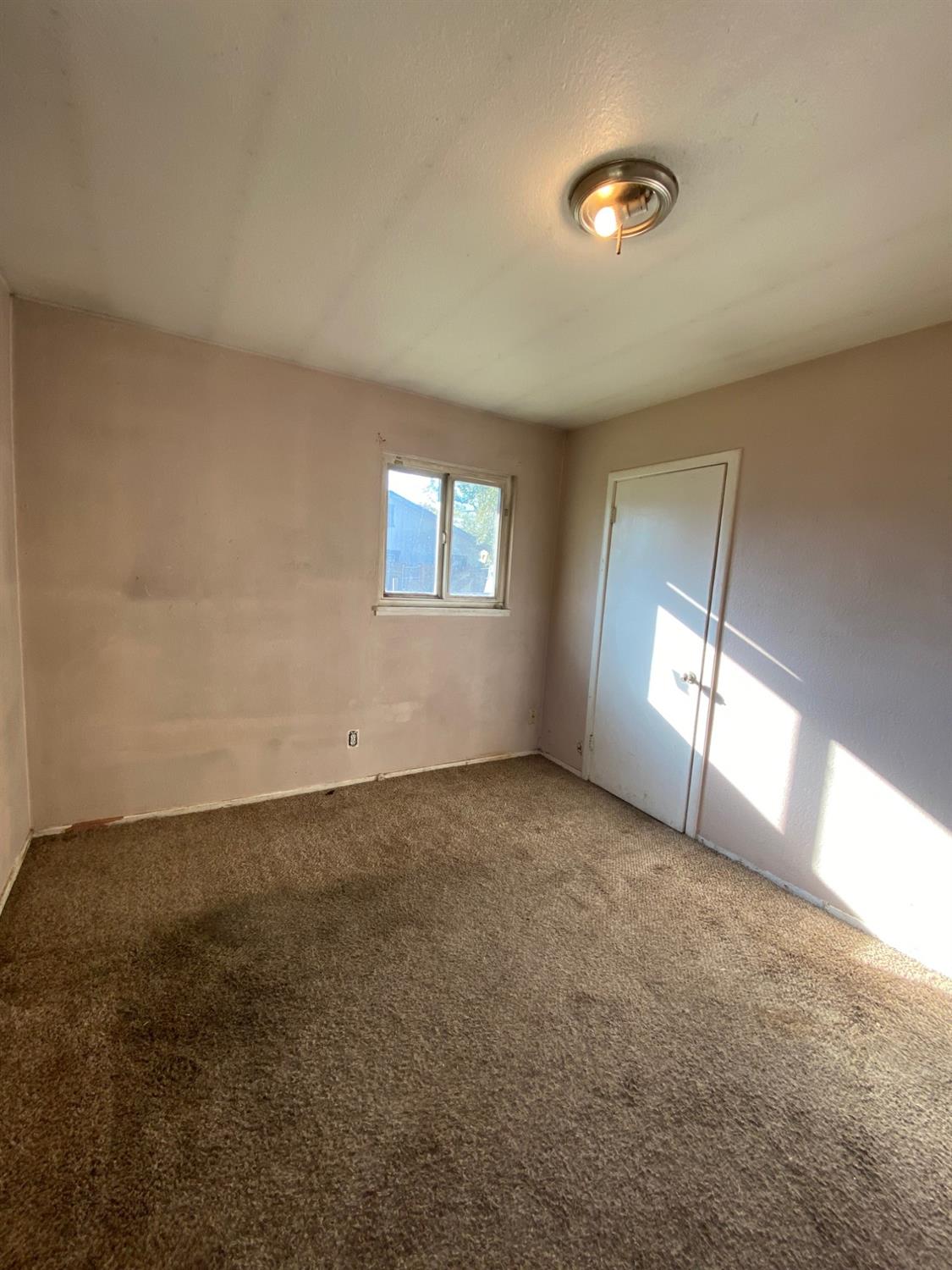 Detail Gallery Image 5 of 8 For 1672 Rosalind St, Sacramento,  CA 95838 - 2 Beds | 1 Baths