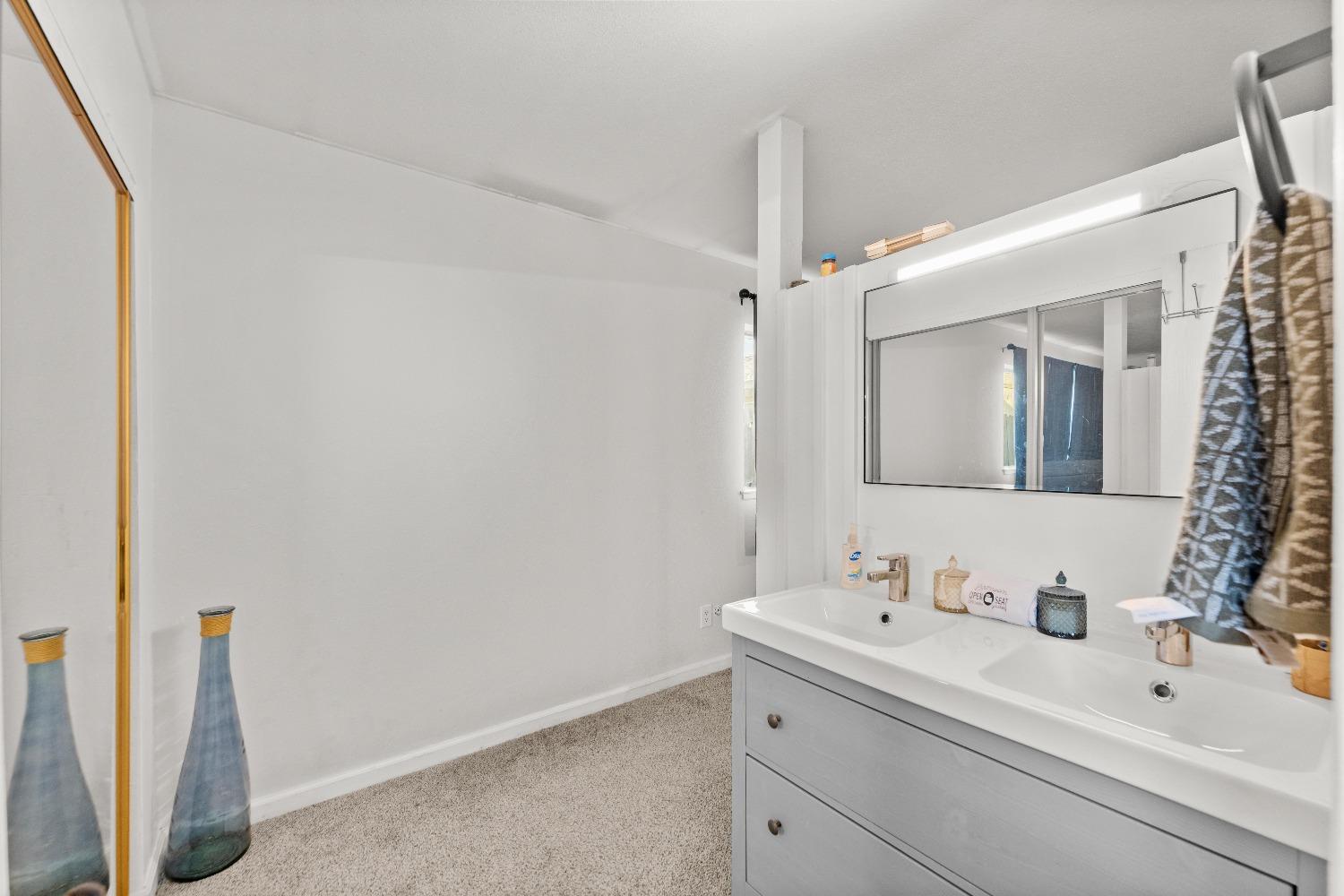 Detail Gallery Image 14 of 29 For 6160 Logan St, Sacramento,  CA 95824 - 4 Beds | 2 Baths