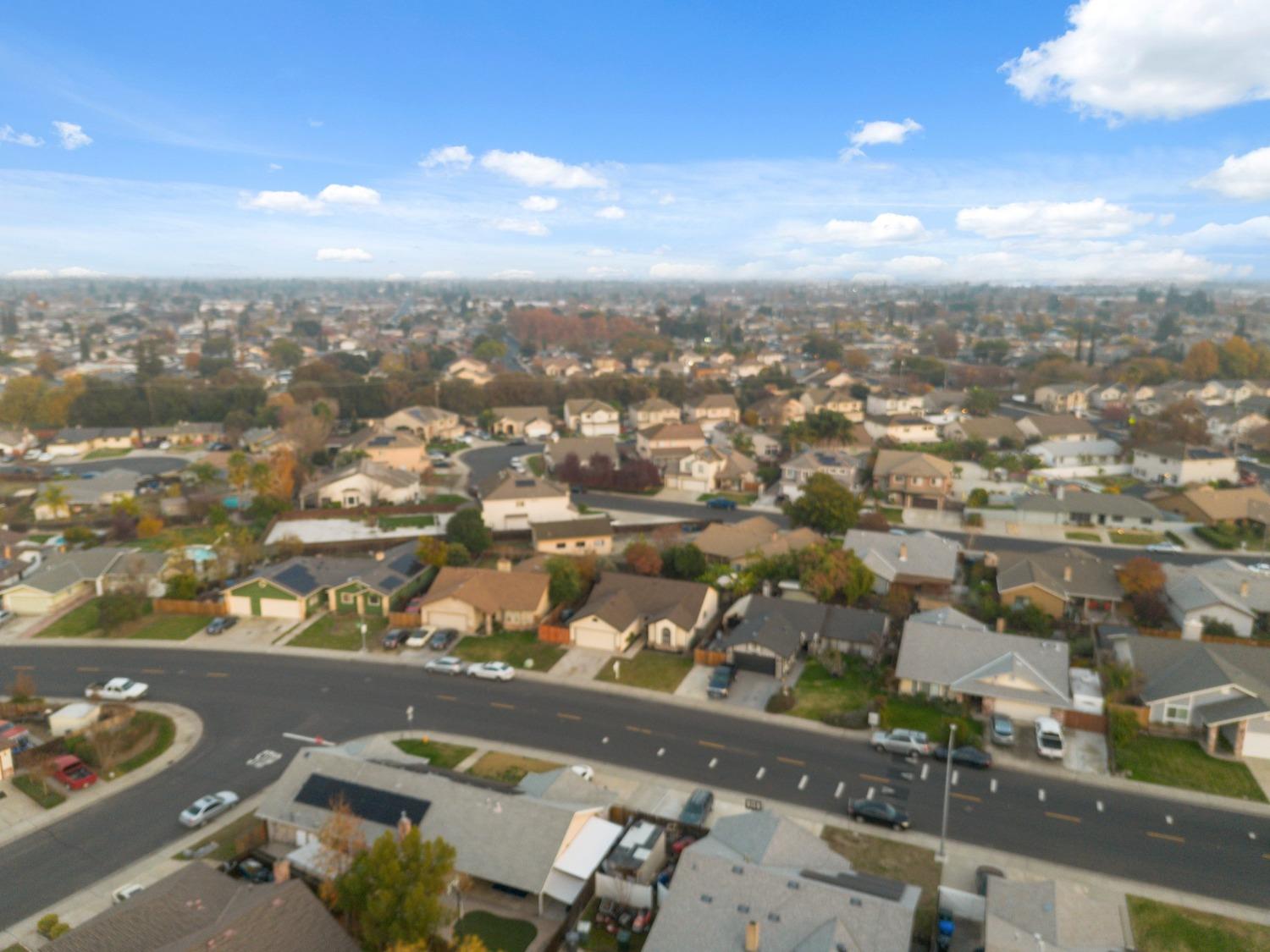 Detail Gallery Image 5 of 32 For 592 Hacienda Ave, Manteca,  CA 95336 - 3 Beds | 2 Baths