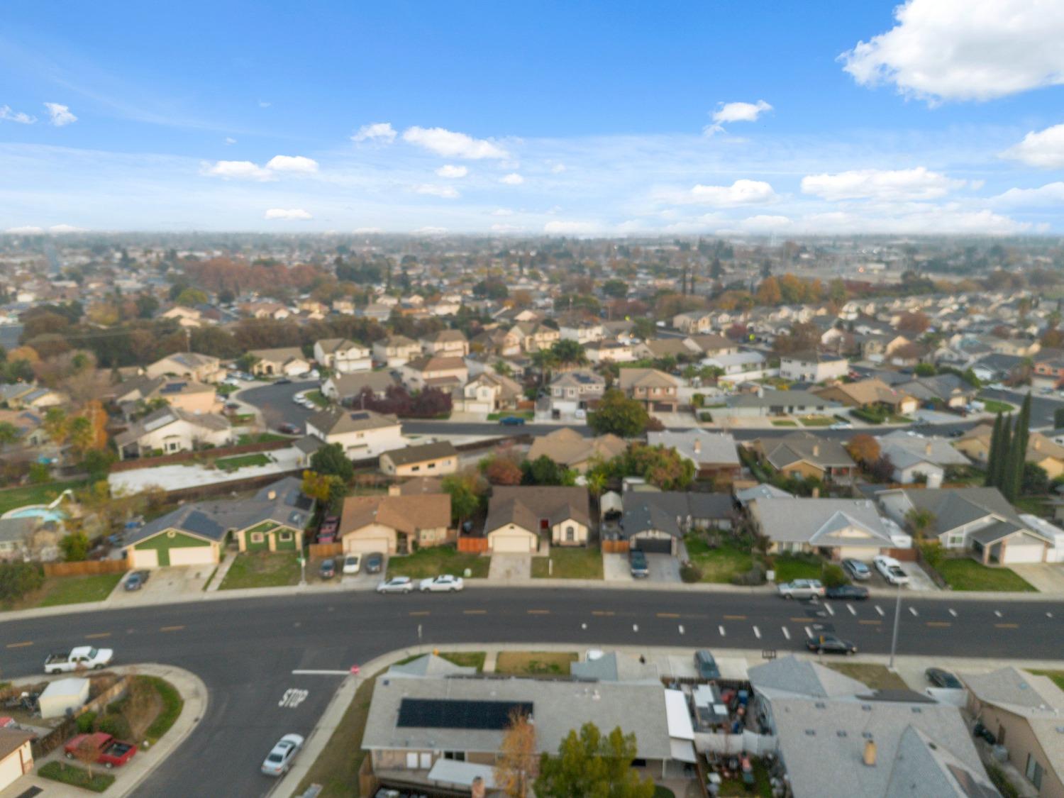 Detail Gallery Image 4 of 32 For 592 Hacienda Ave, Manteca,  CA 95336 - 3 Beds | 2 Baths