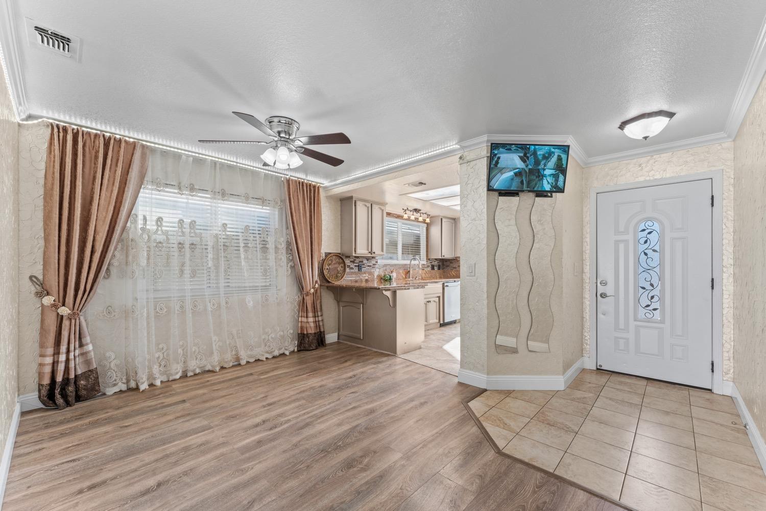 Detail Gallery Image 7 of 42 For 8367 Wheatland Dr, Sacramento,  CA 95828 - 3 Beds | 2 Baths