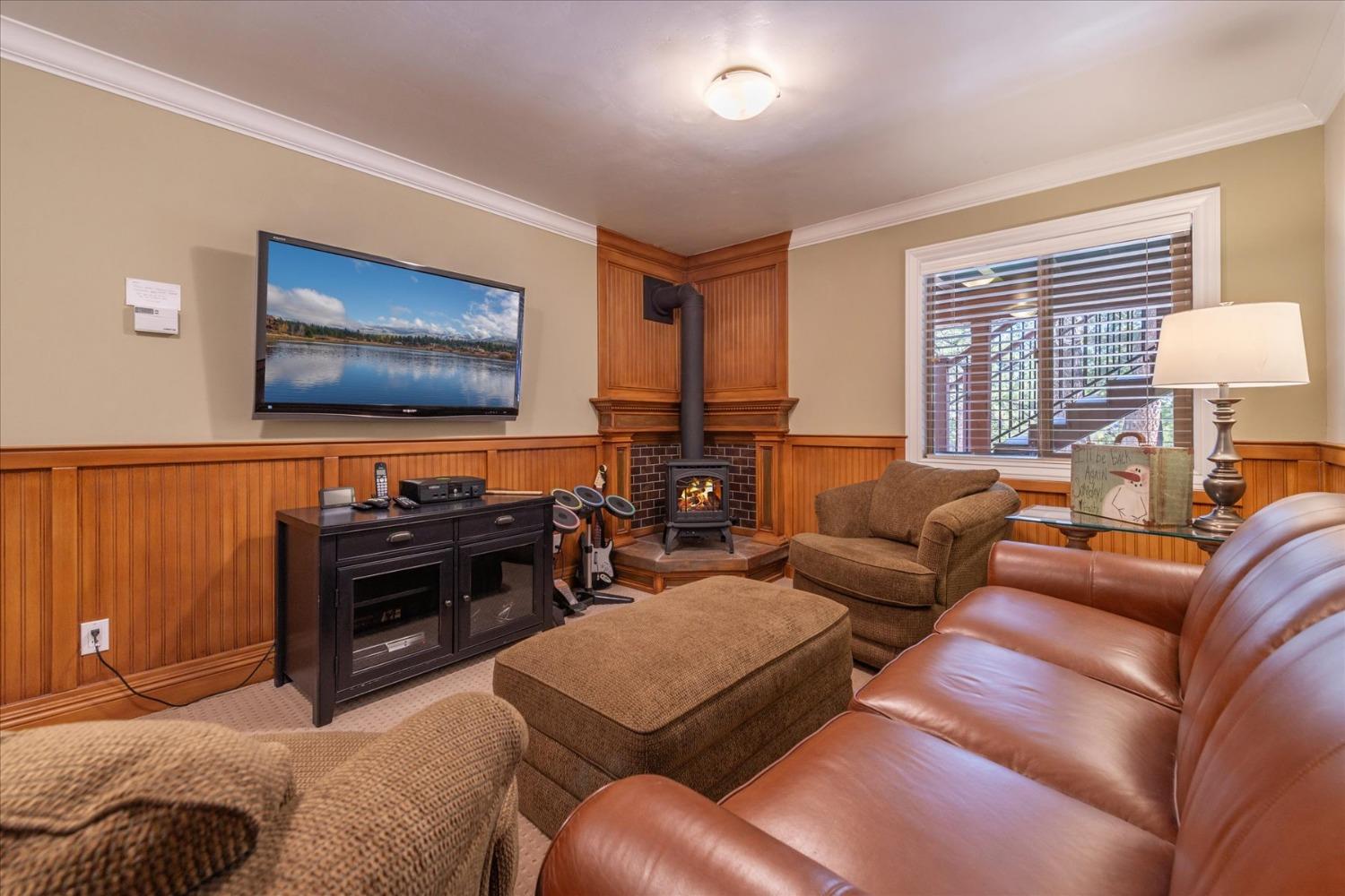 Detail Gallery Image 20 of 35 For 13286 Hillside Dr, Truckee,  CA 96161 - 4 Beds | 2 Baths