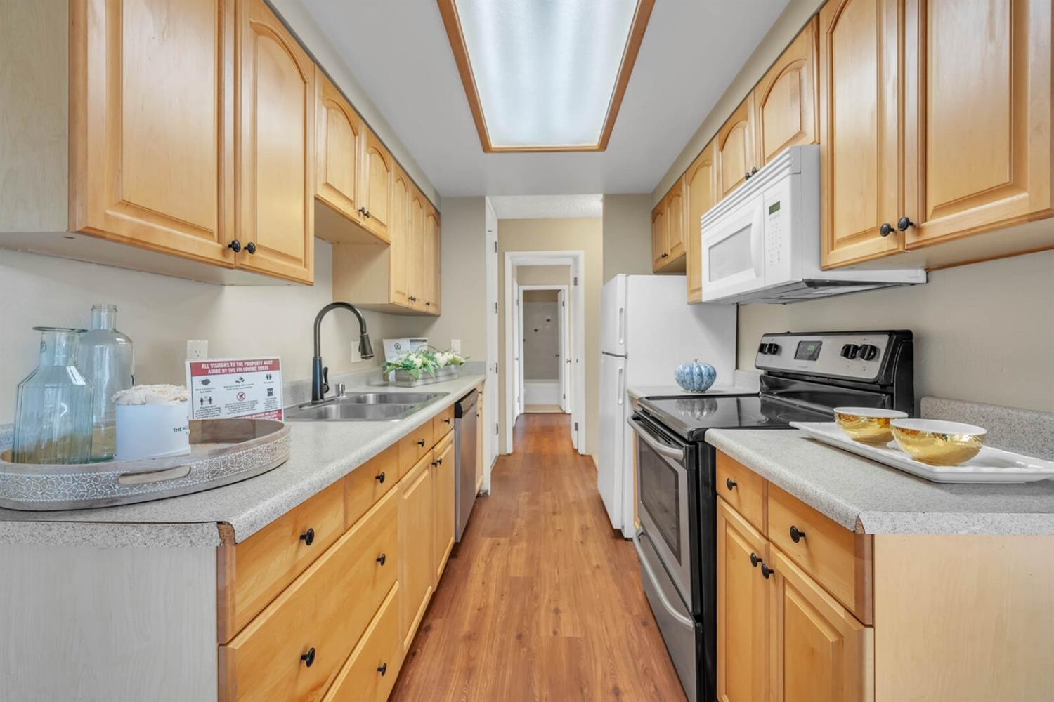 Detail Gallery Image 7 of 41 For 871 E Woodside Ln #4,  Sacramento,  CA 95825 - 1 Beds | 1 Baths