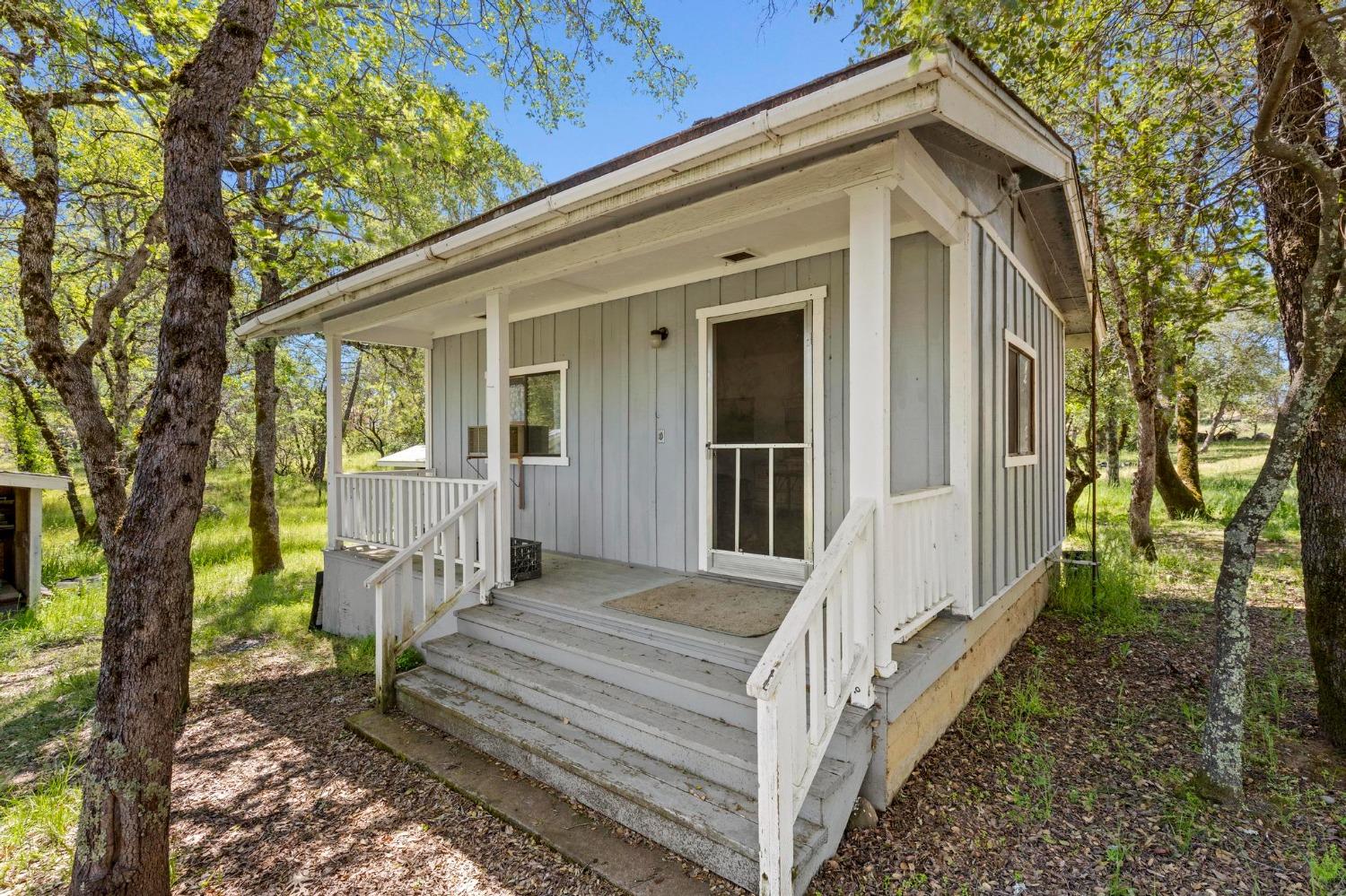 Detail Gallery Image 5 of 44 For 13815 Meadow Valley Rd, Oregon House,  CA 95962 - 2 Beds | 2 Baths