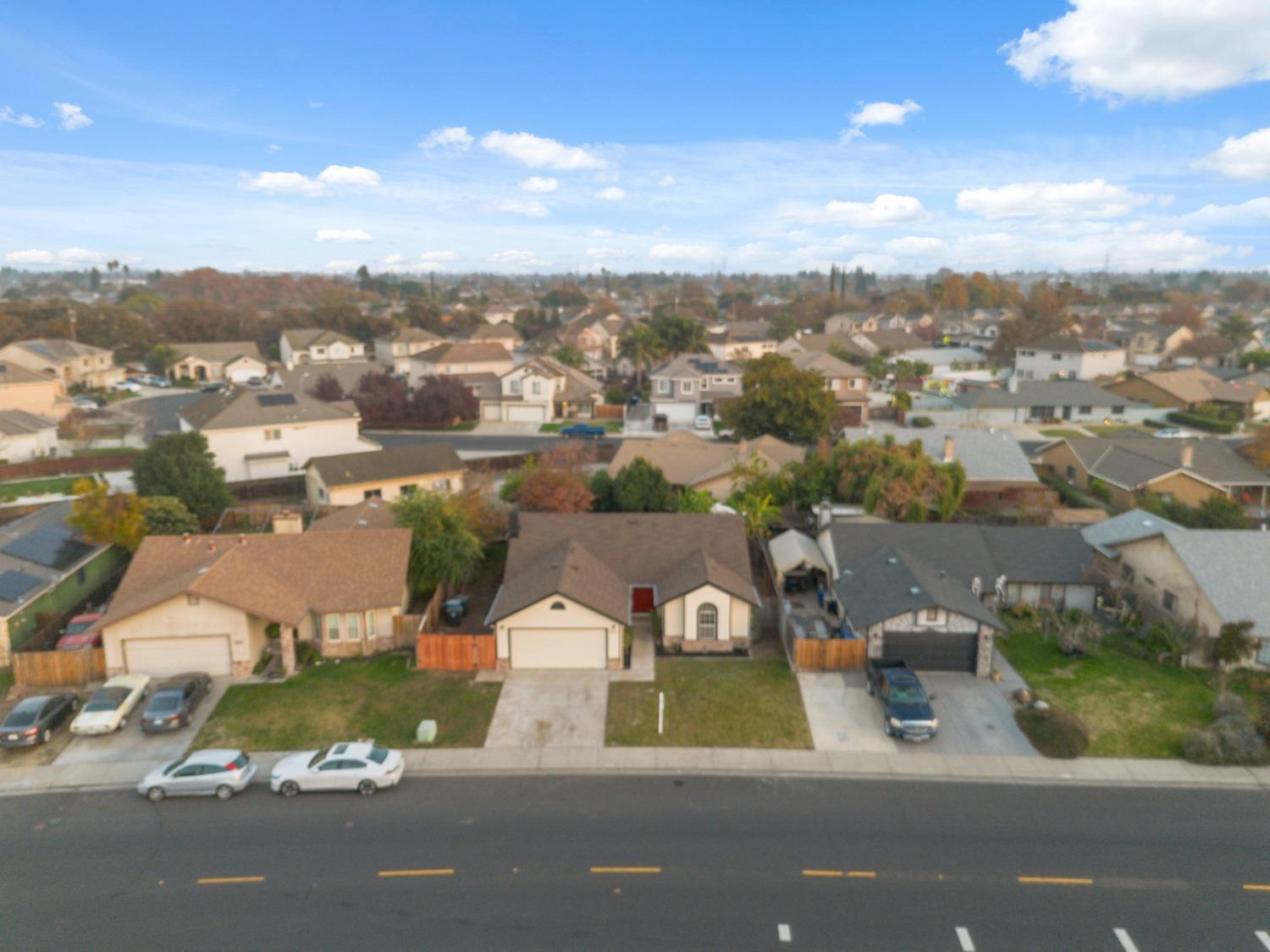 Detail Gallery Image 2 of 32 For 592 Hacienda Ave, Manteca,  CA 95336 - 3 Beds | 2 Baths