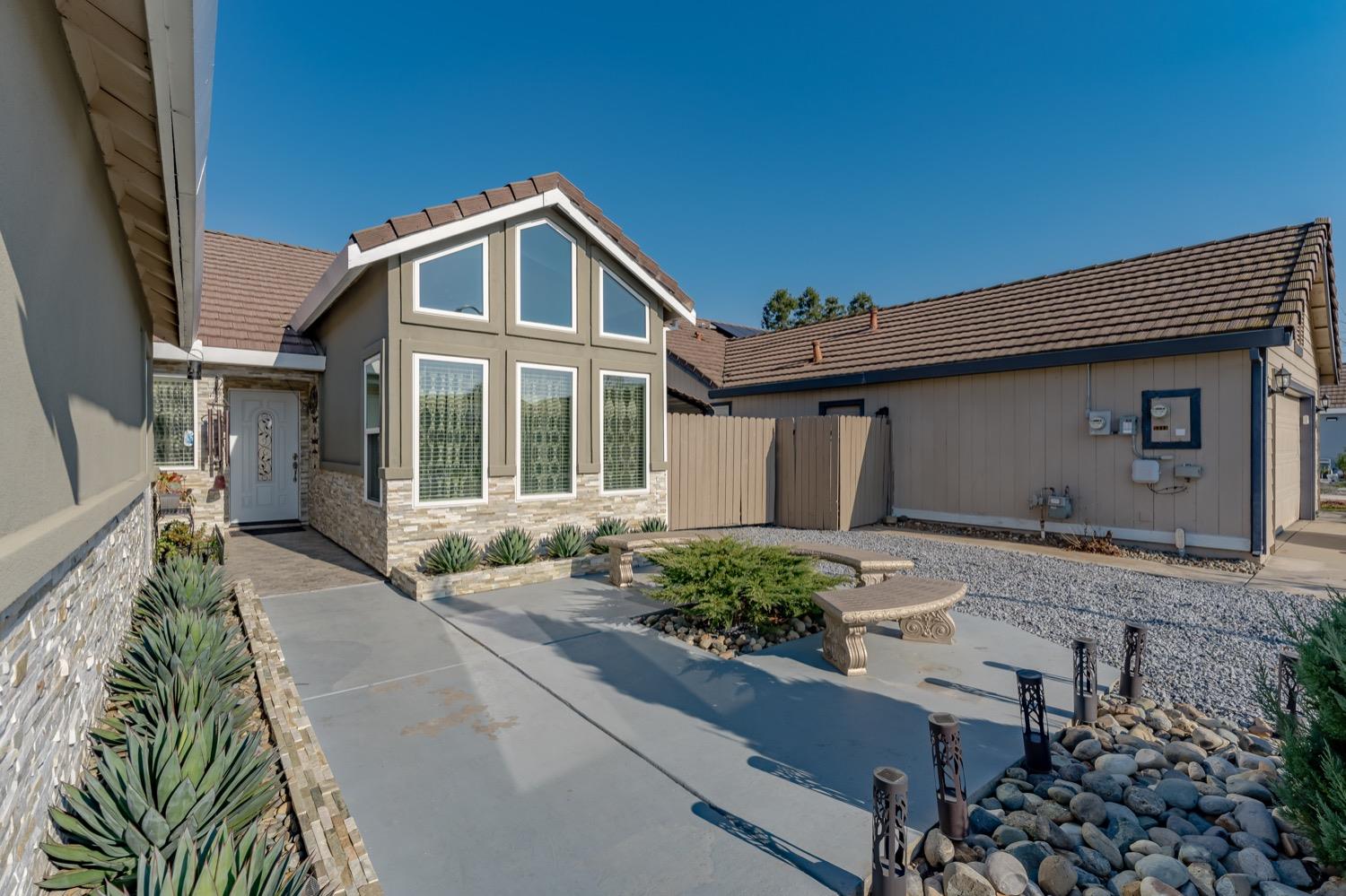 Detail Gallery Image 4 of 42 For 8367 Wheatland Dr, Sacramento,  CA 95828 - 3 Beds | 2 Baths