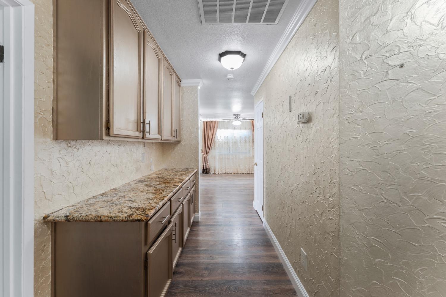 Detail Gallery Image 12 of 42 For 8367 Wheatland Dr, Sacramento,  CA 95828 - 3 Beds | 2 Baths