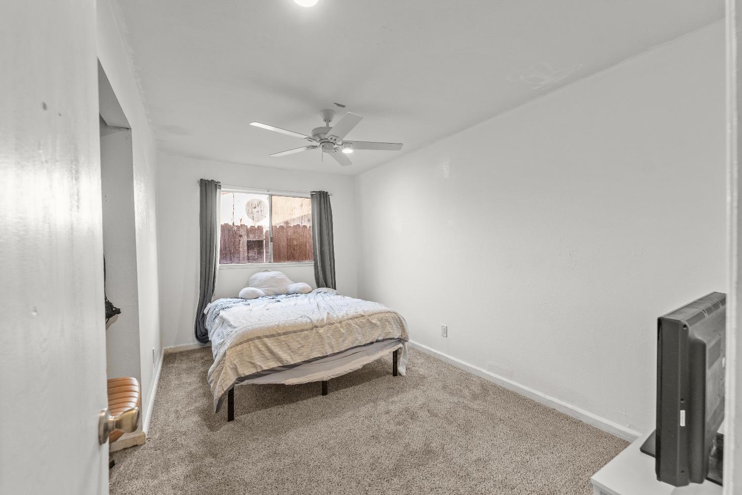 Detail Gallery Image 20 of 29 For 6160 Logan St, Sacramento,  CA 95824 - 4 Beds | 2 Baths