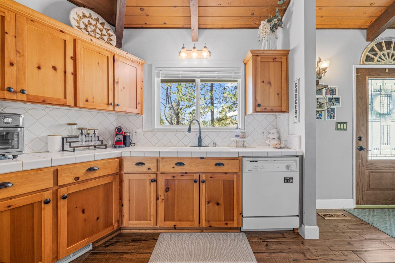 Detail Gallery Image 9 of 51 For 2408 Cascade Trl, Cool,  CA 95614 - 3 Beds | 2 Baths