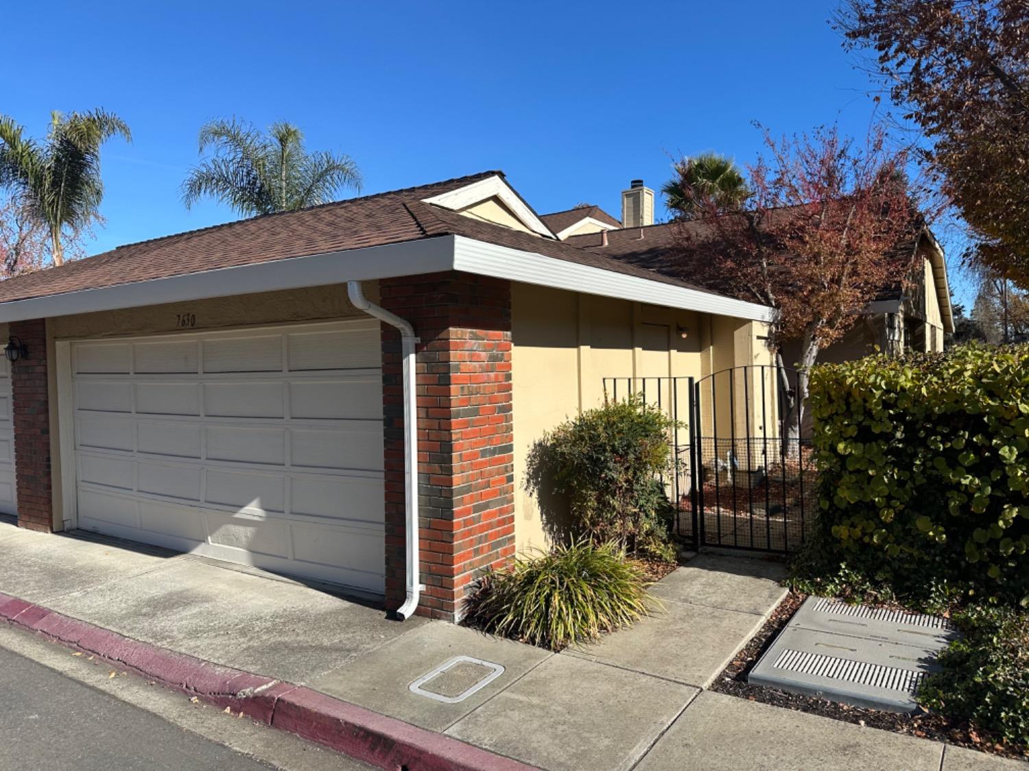 Detail Gallery Image 1 of 10 For 7630 Arbor Creek Cir, Dublin,  CA 94568 - 2 Beds | 2/1 Baths