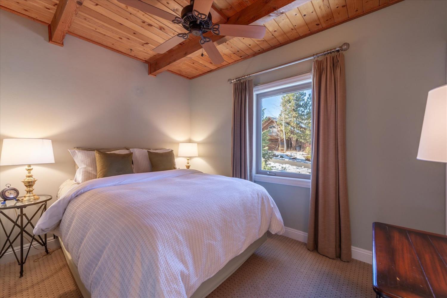 Detail Gallery Image 16 of 35 For 13286 Hillside Dr, Truckee,  CA 96161 - 4 Beds | 2 Baths