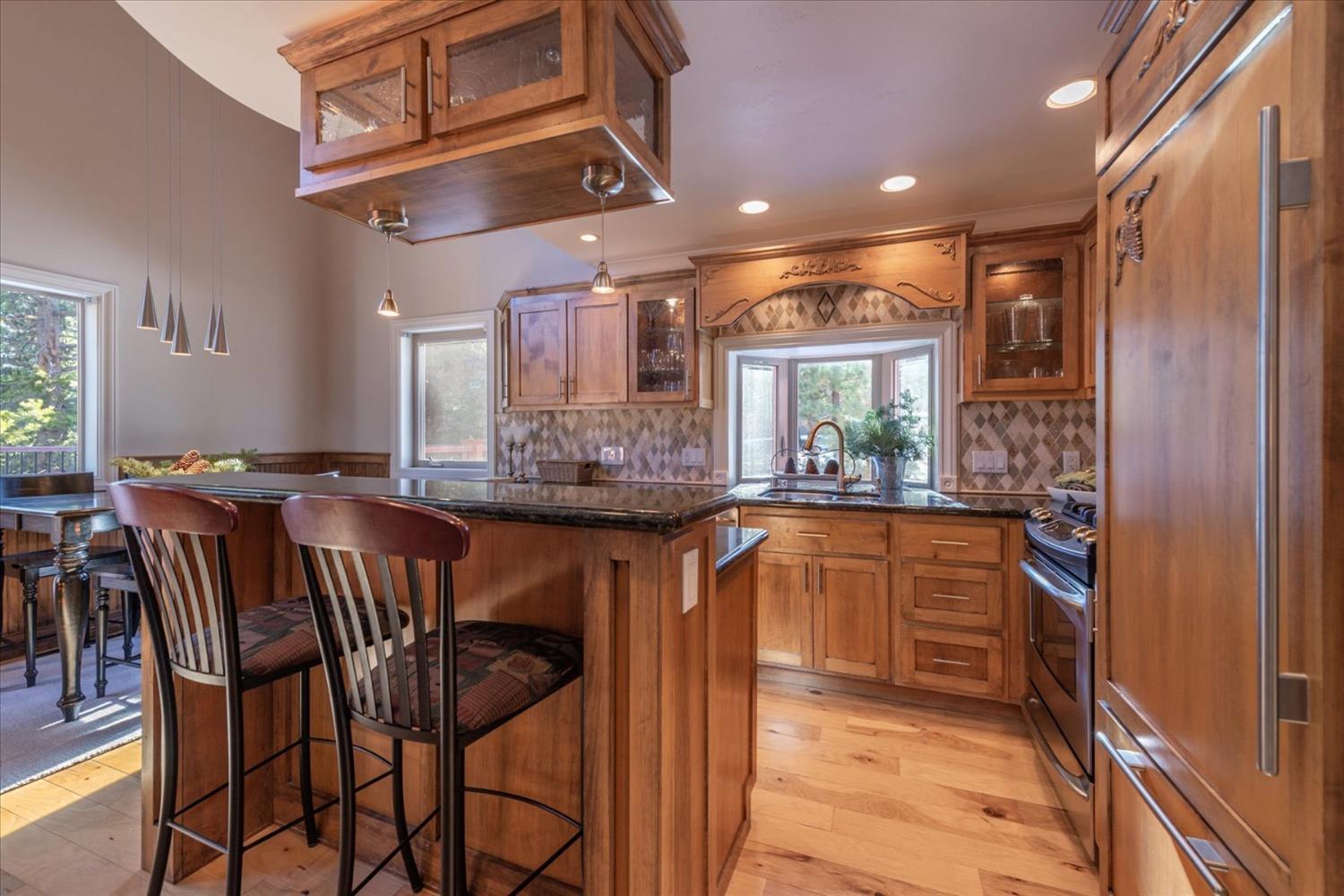 Detail Gallery Image 7 of 35 For 13286 Hillside Dr, Truckee,  CA 96161 - 4 Beds | 2 Baths