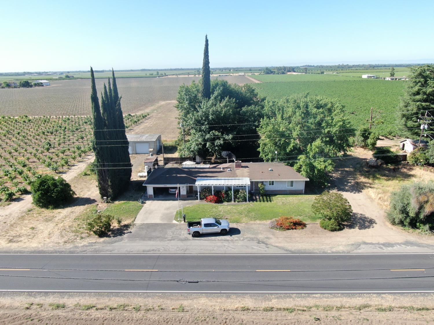 Detail Gallery Image 1 of 11 For 9582 E Harney Ln, Lodi,  CA 95240 - 3 Beds | 2 Baths