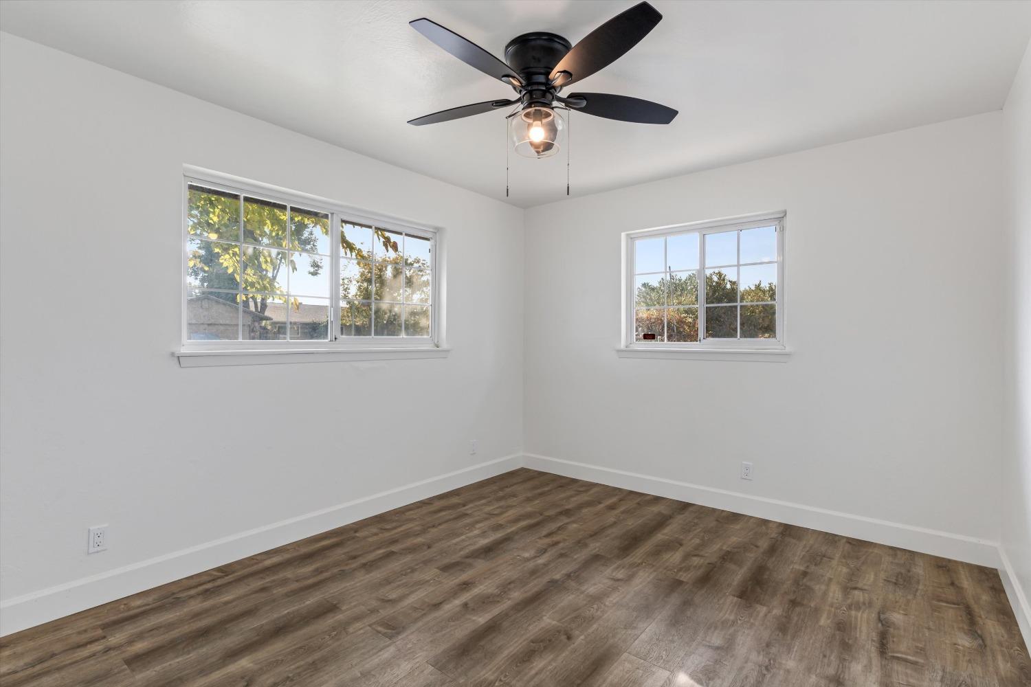 Detail Gallery Image 7 of 14 For 5785 Tangerine Ave, Sacramento,  CA 95823 - 3 Beds | 2 Baths