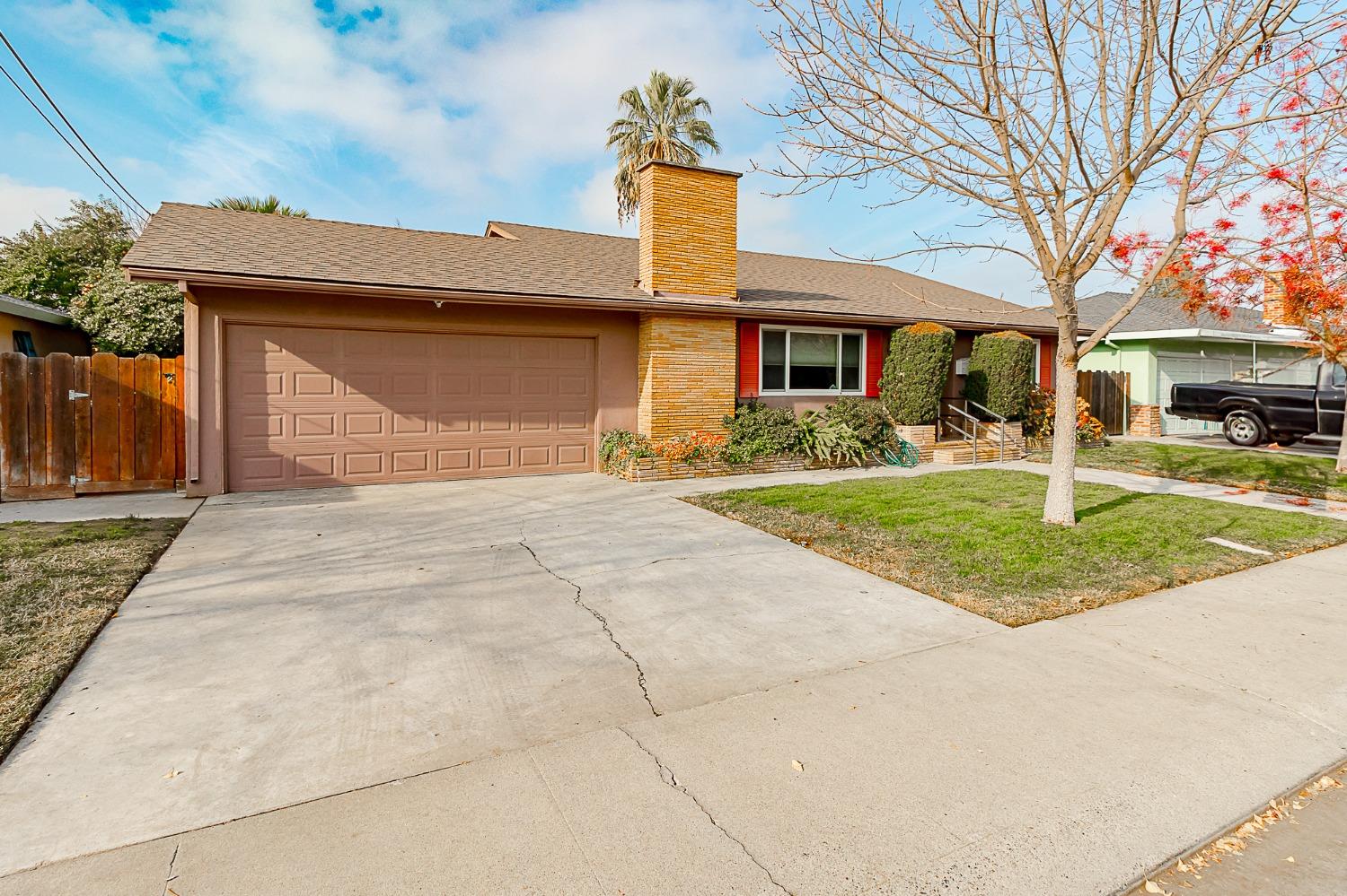 Detail Gallery Image 3 of 26 For 1613 Springwood Dr, Modesto,  CA 95350 - 3 Beds | 2 Baths