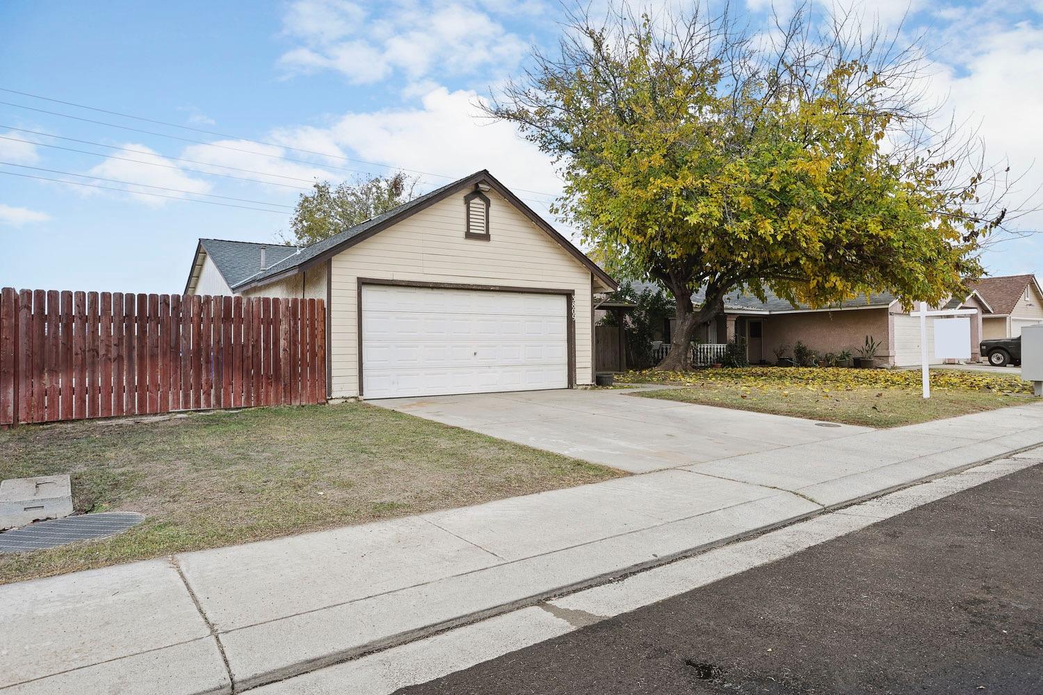 Detail Gallery Image 2 of 30 For 3809 Brando Dr, Ceres,  CA 95307 - 3 Beds | 2 Baths