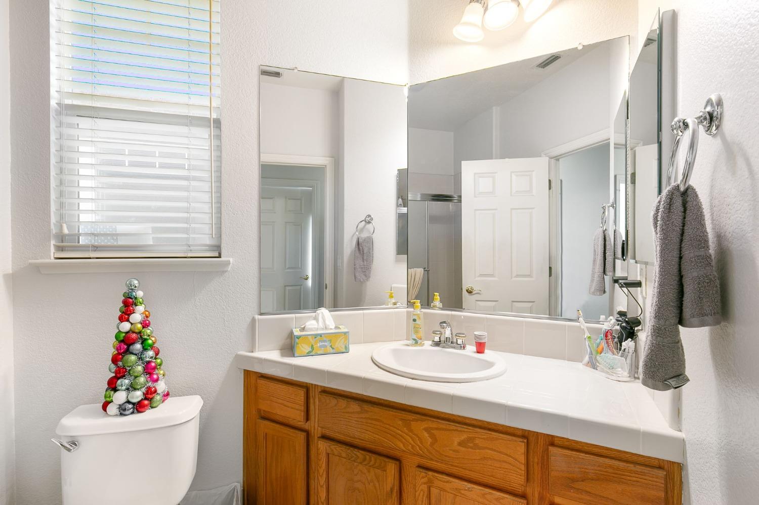 Detail Gallery Image 27 of 39 For 1951 Wesley Dr, Folsom,  CA 95630 - 4 Beds | 2/1 Baths