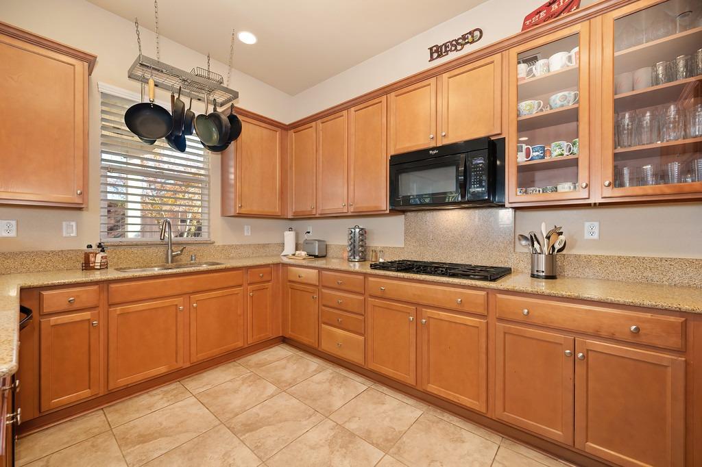 Detail Gallery Image 9 of 19 For 3406 Kennerleigh Pkwy, Roseville,  CA 95747 - 3 Beds | 2 Baths