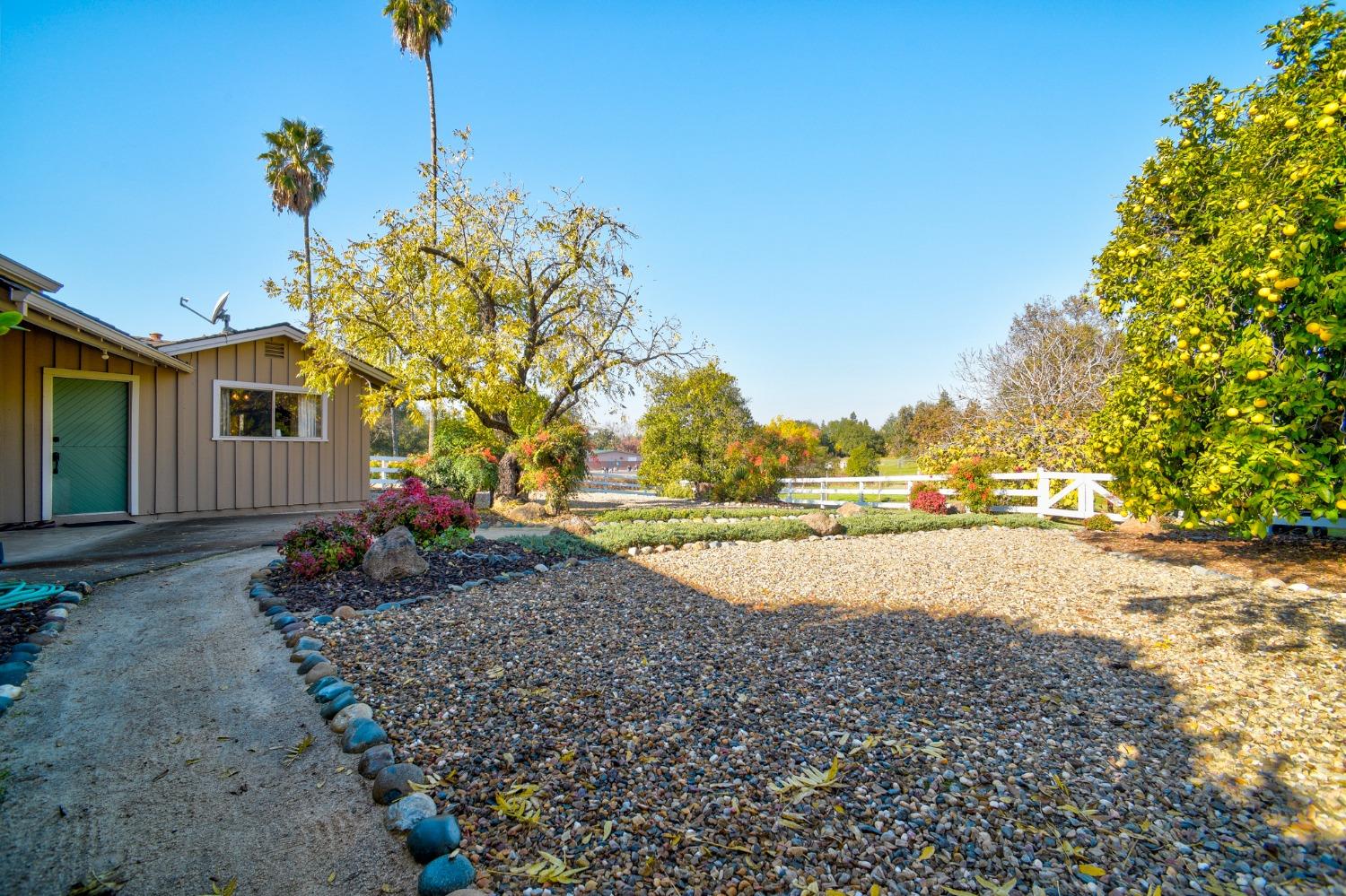 Detail Gallery Image 40 of 67 For 4353 Hussey Dr, Carmichael,  CA 95608 - 2 Beds | 2 Baths