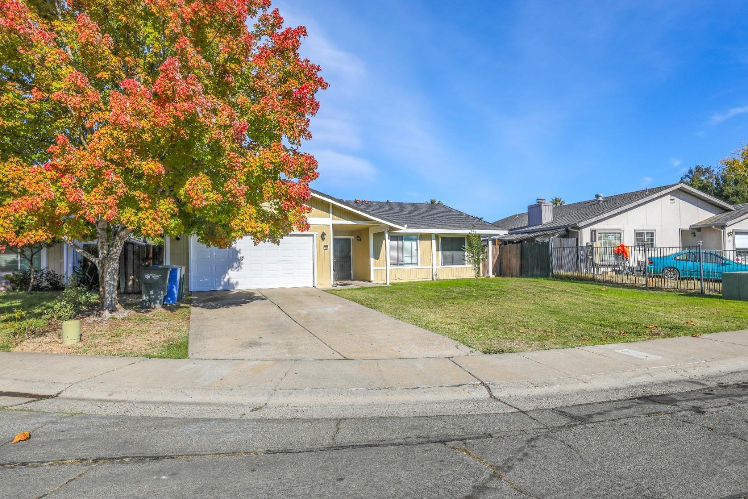 Detail Gallery Image 2 of 14 For 19 Meadow Breeze Ct, Sacramento,  CA 95823 - 3 Beds | 2 Baths