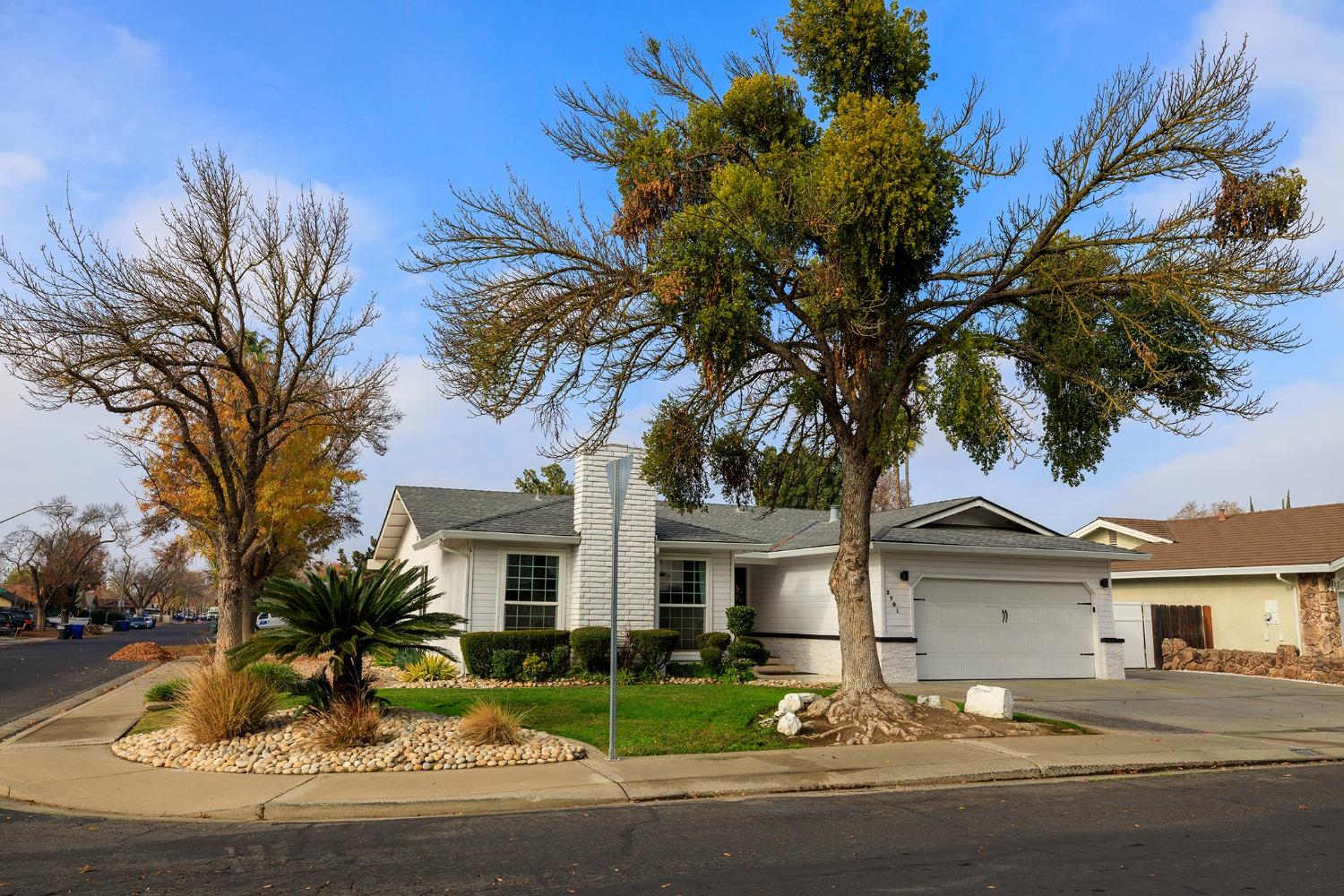 Detail Gallery Image 2 of 64 For 2701 Darius Ln, Modesto,  CA 95350 - 3 Beds | 2 Baths