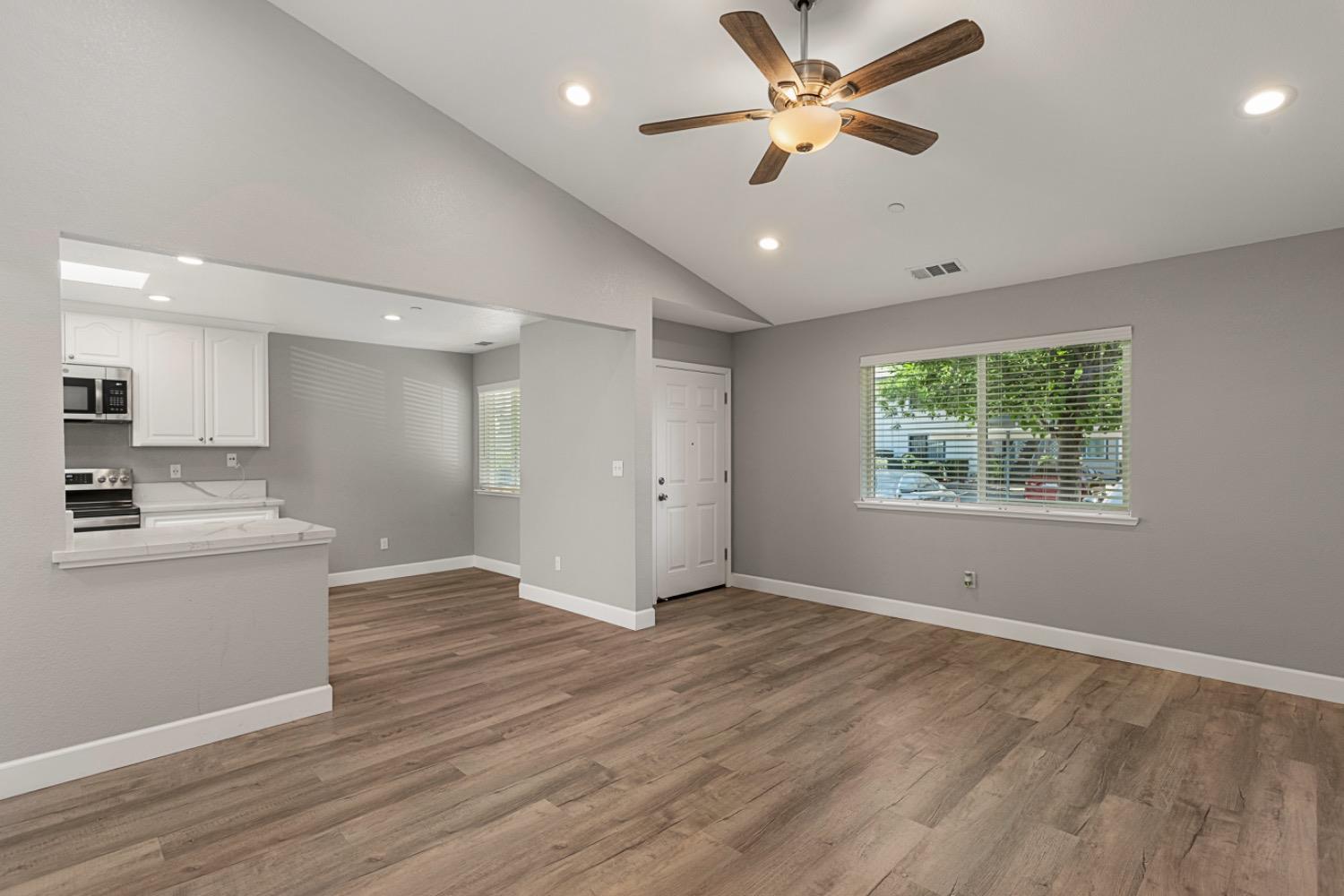 Detail Gallery Image 7 of 23 For 2375 Alta Garden Ln, Sacramento,  CA 95825 - 2 Beds | 2 Baths