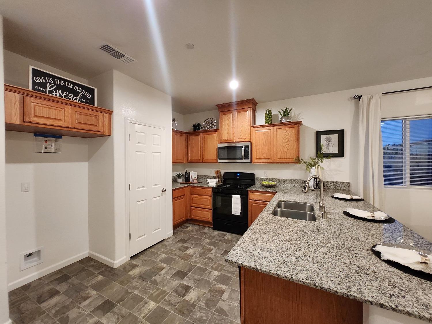 Detail Gallery Image 16 of 53 For 124 Harp Ct, Merced,  CA 95341 - 4 Beds | 2 Baths